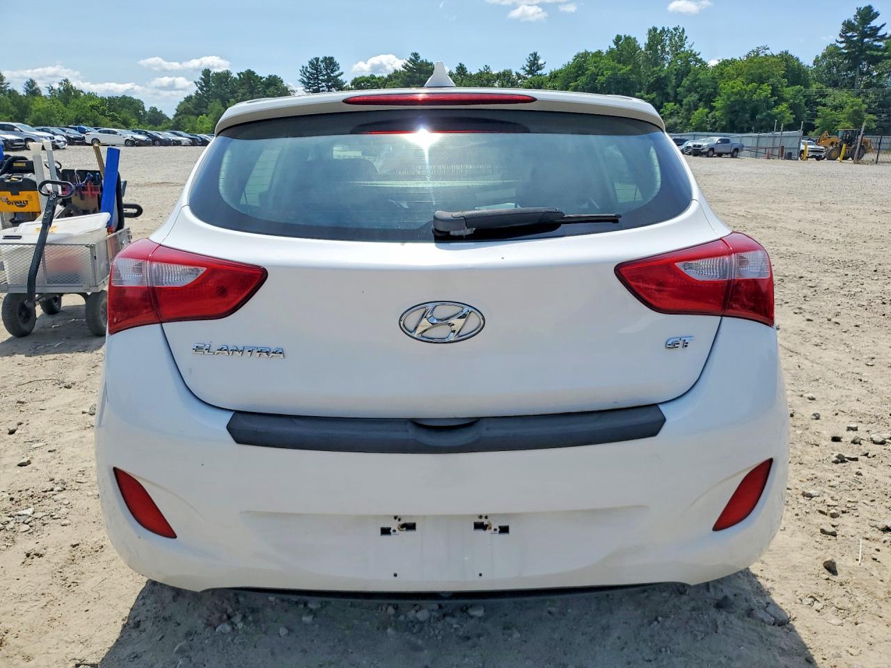 2013 Hyundai Elantra Gt Base White vin: KMHD35LE3DU066825