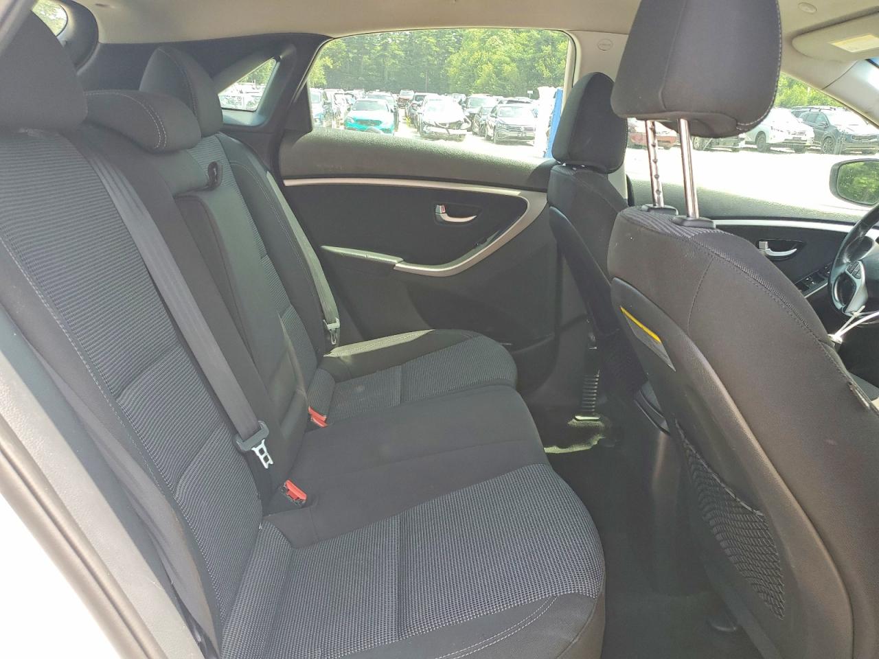 2013 Hyundai Elantra Gt Base White vin: KMHD35LE3DU066825