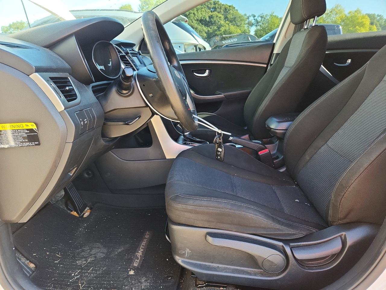 2013 Hyundai Elantra Gt Base White vin: KMHD35LE3DU067134