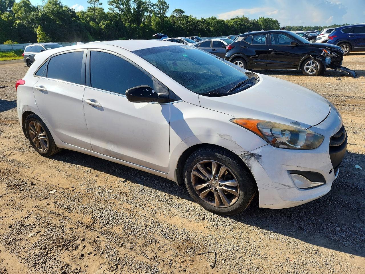 2013 Hyundai Elantra Gt Base White vin: KMHD35LE3DU067134