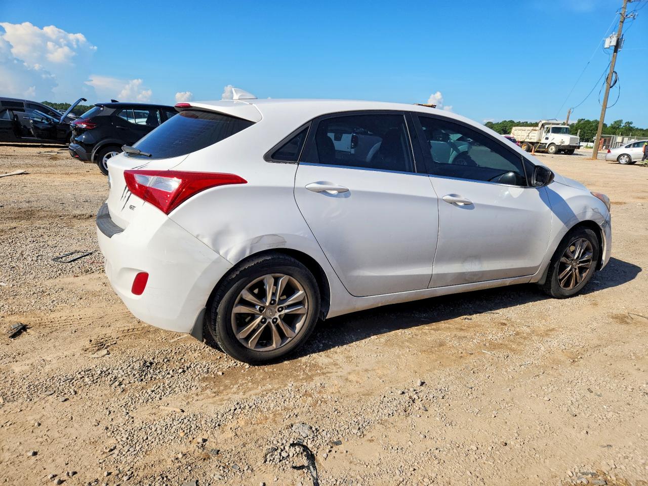 2013 Hyundai Elantra Gt Base White vin: KMHD35LE3DU067134