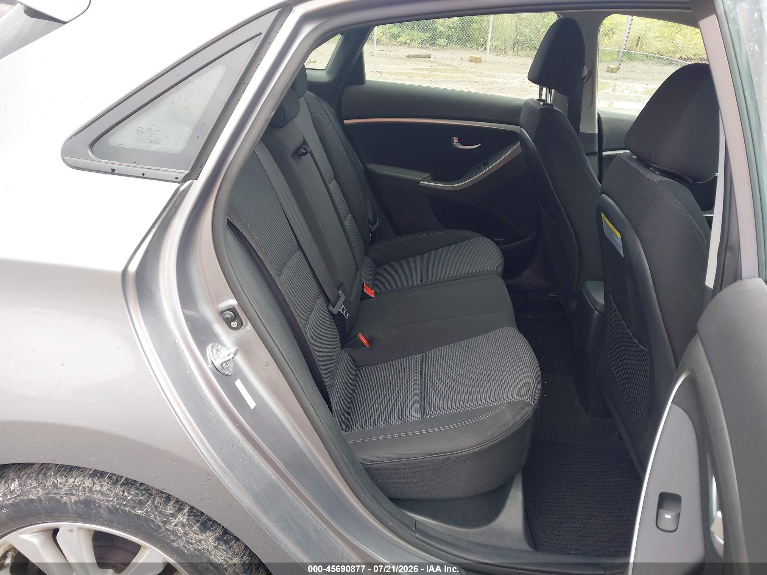 2013 Hyundai Elantra Gt   Silver vin: KMHD35LE3DU080157