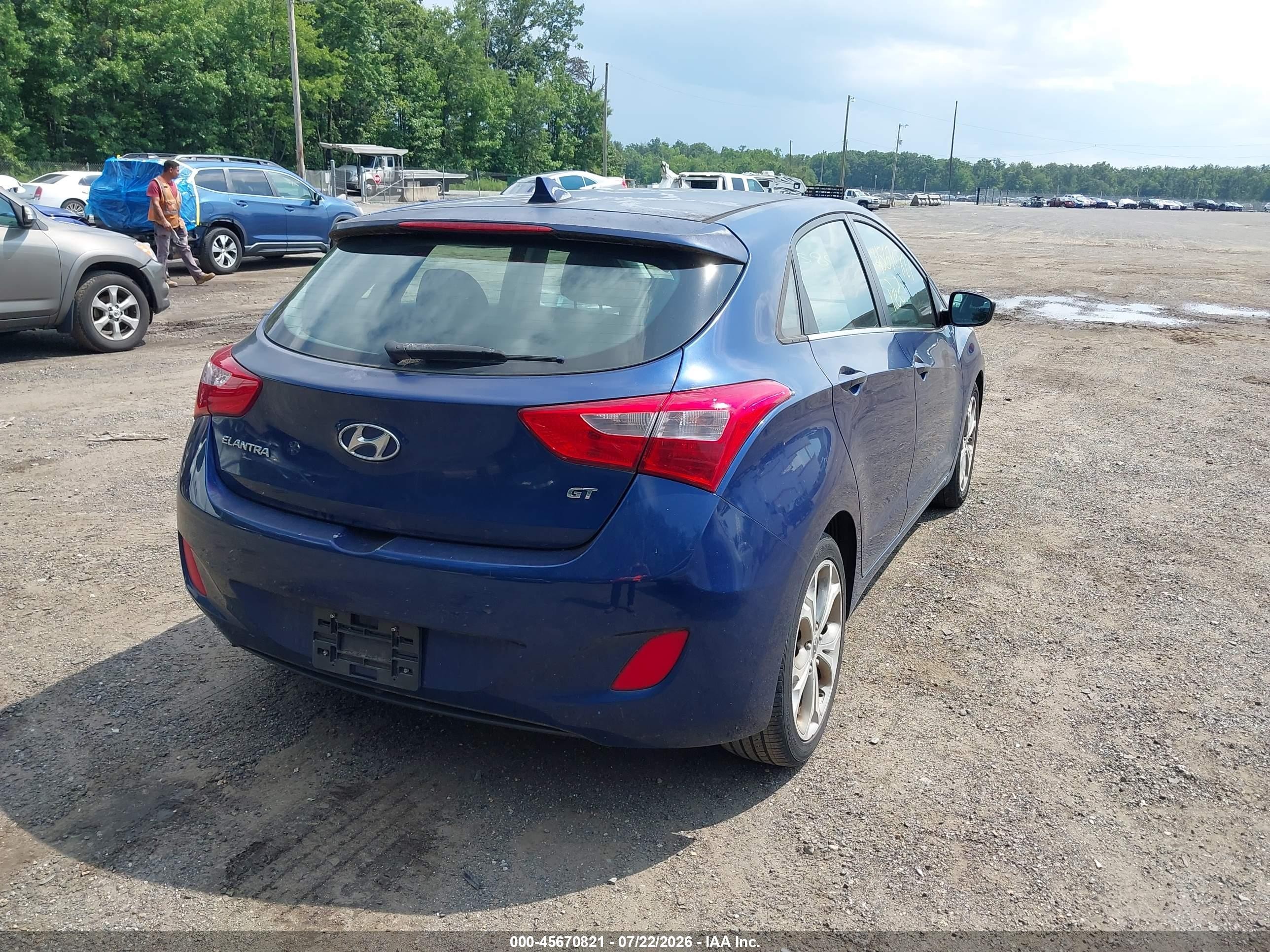 2013 Hyundai Elantra Gt   Blue vin: KMHD35LE3DU082975