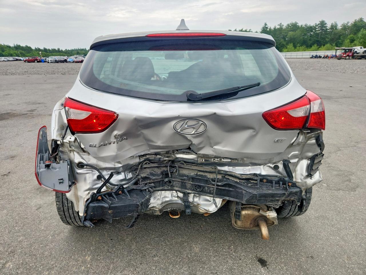 2013 Hyundai Elantra Gt Base Silver vin: KMHD35LE3DU100794