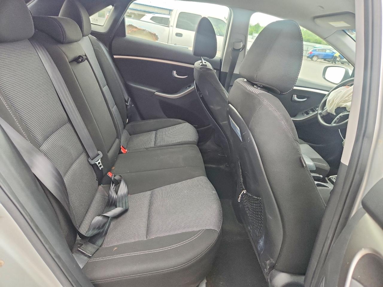 2013 Hyundai Elantra Gt Base Silver vin: KMHD35LE3DU100794