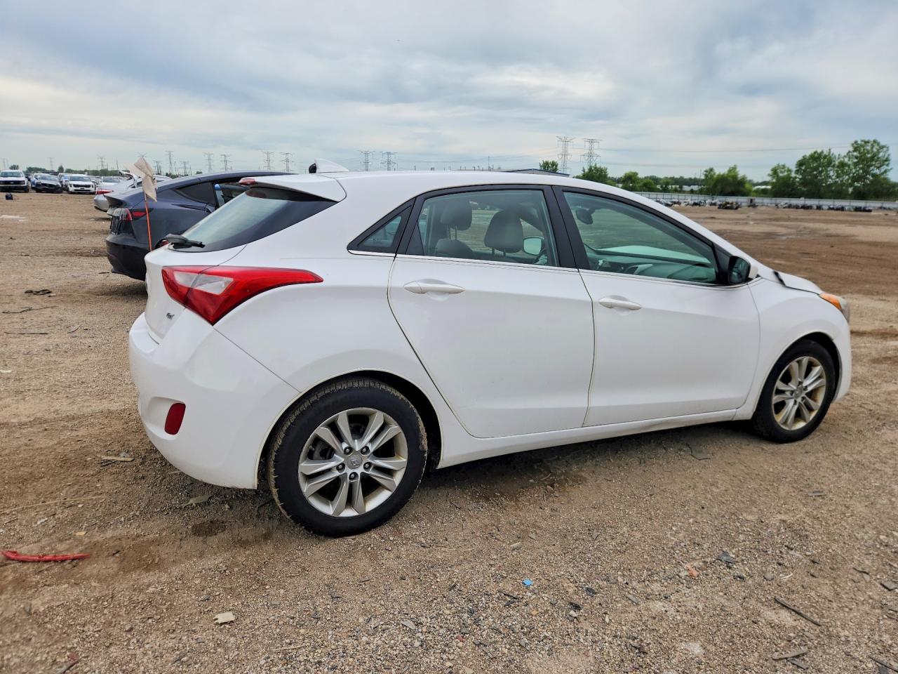 2013 Hyundai Elantra Gt Base Белый vin: KMHD35LE3DU102982