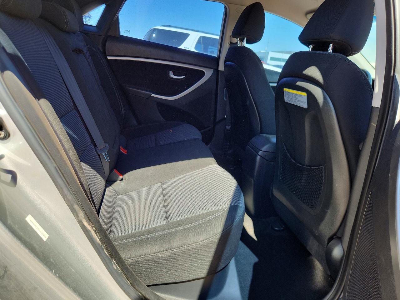 2013 Hyundai Elantra Gt Base Silver vin: KMHD35LE3DU120429
