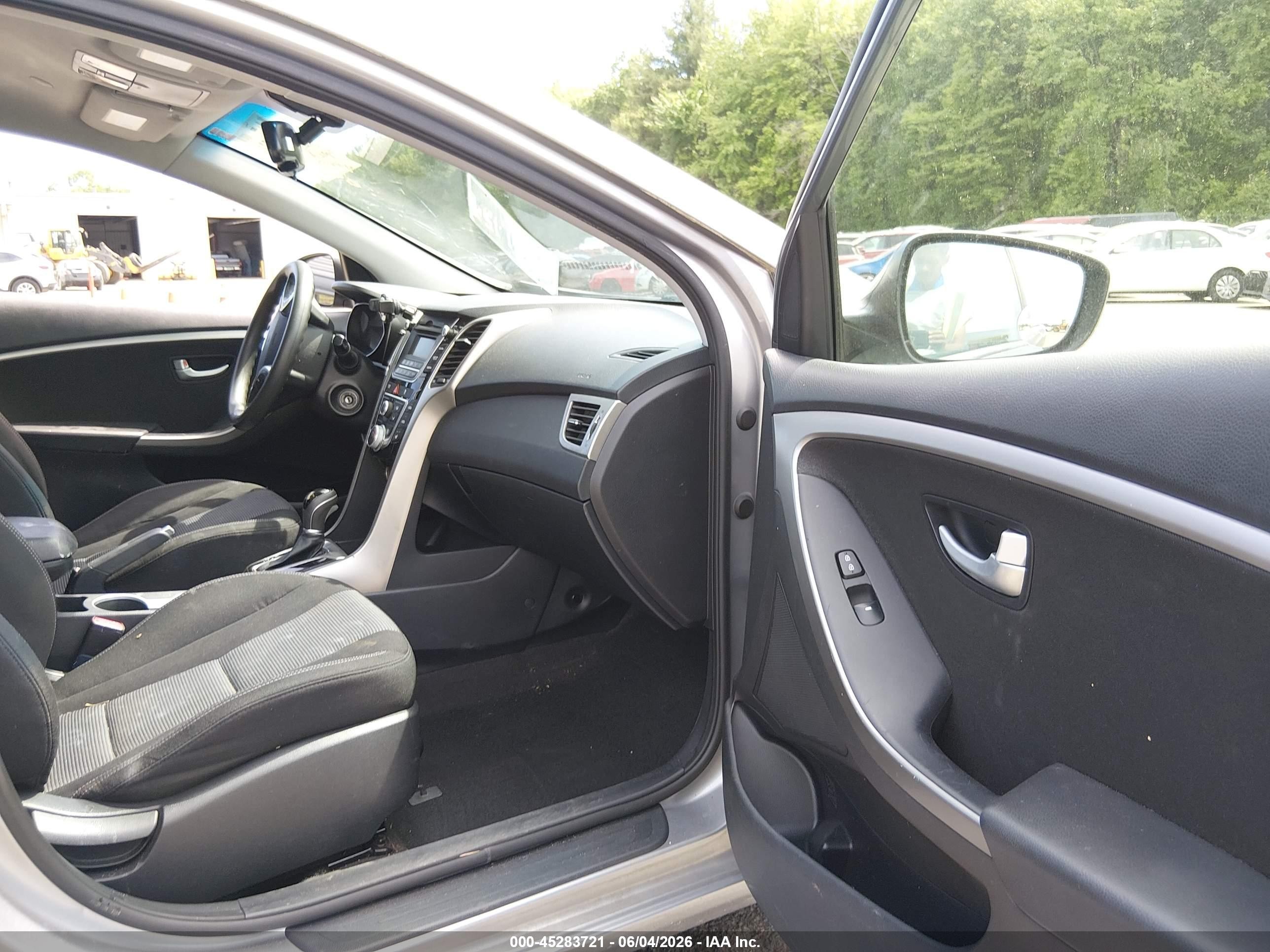 2013 Hyundai Elantra Gt   Gray vin: KMHD35LE3DU128692