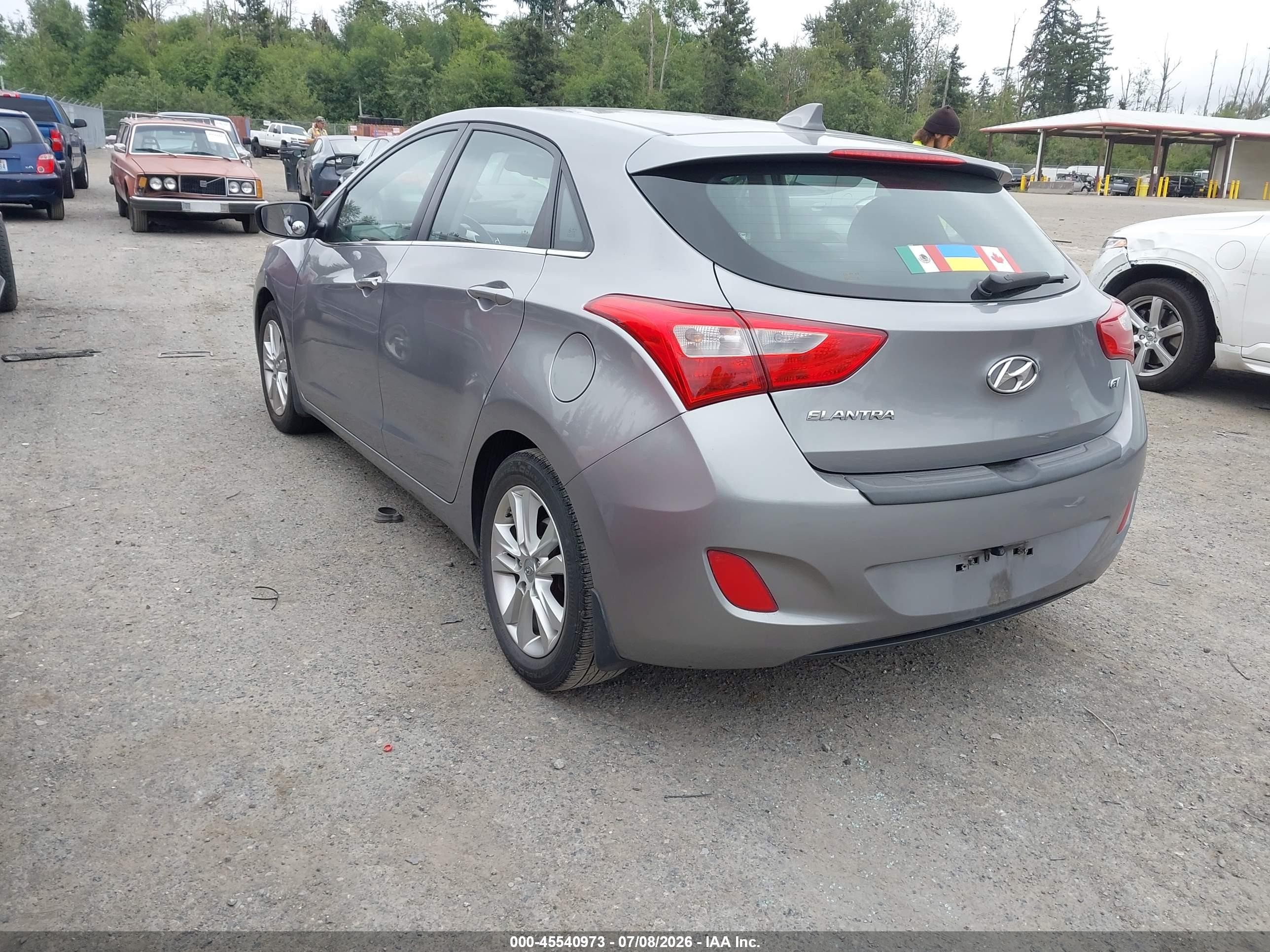 2013 Hyundai Elantra Gt   Silver vin: KMHD35LE3DU133066