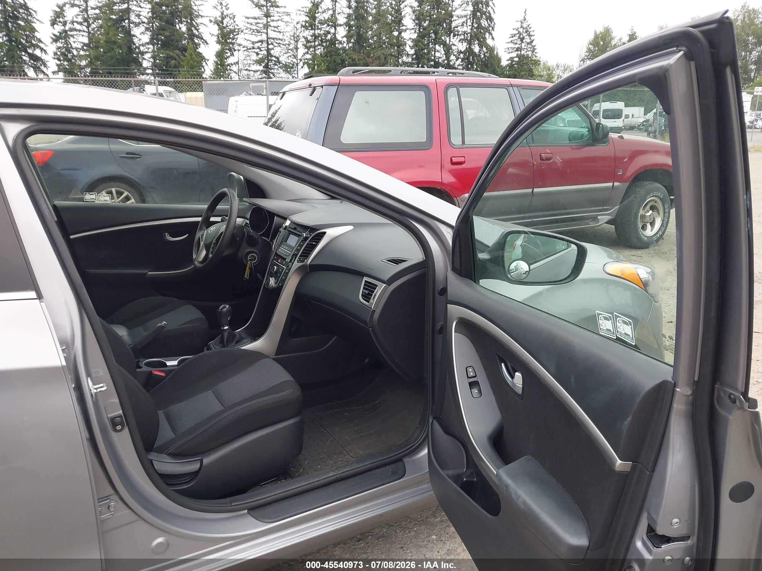 2013 Hyundai Elantra Gt   Silver vin: KMHD35LE3DU133066