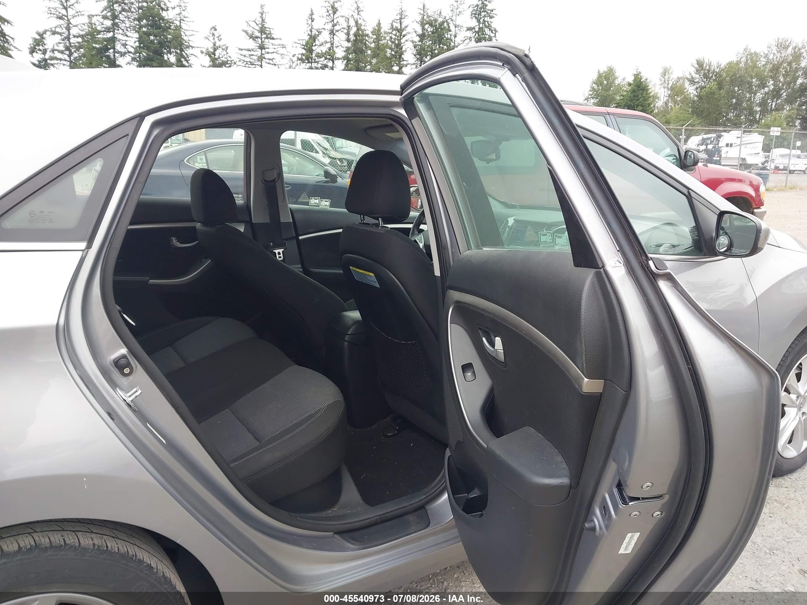 2013 Hyundai Elantra Gt   Silver vin: KMHD35LE3DU133066