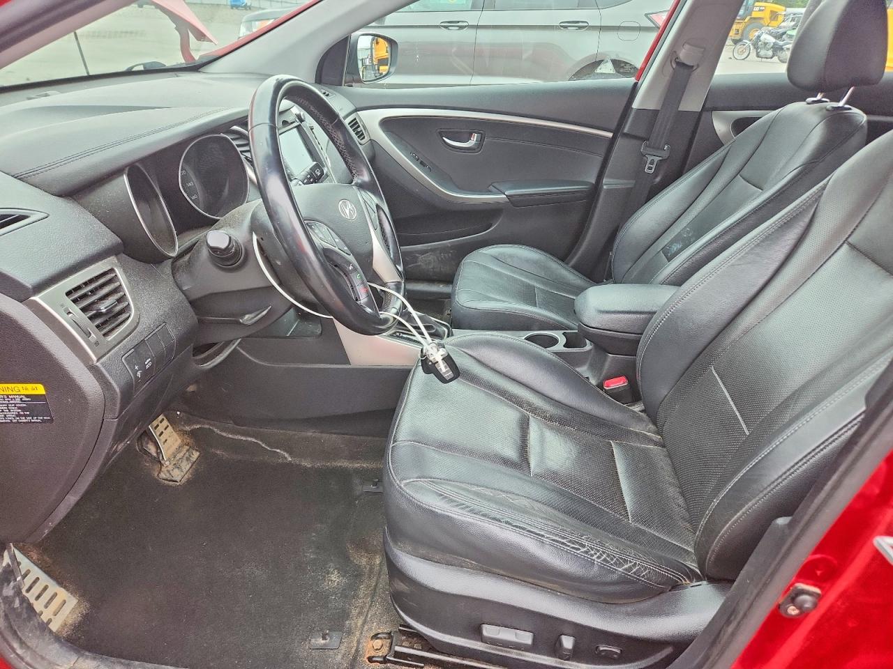 2013 Hyundai Elantra Gt Base Red vin: KMHD35LE4DU021053