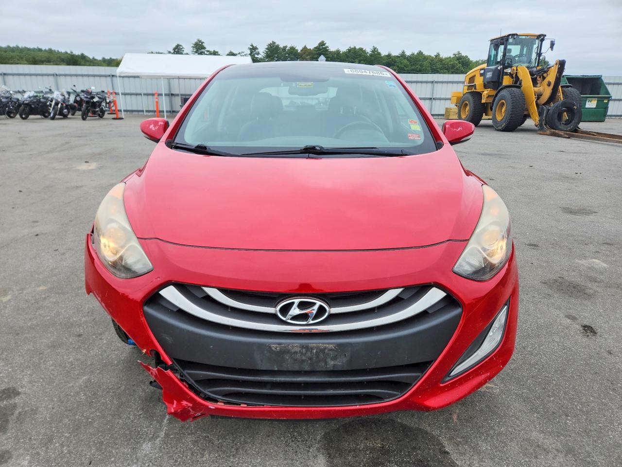 2013 Hyundai Elantra Gt Base Red vin: KMHD35LE4DU021053