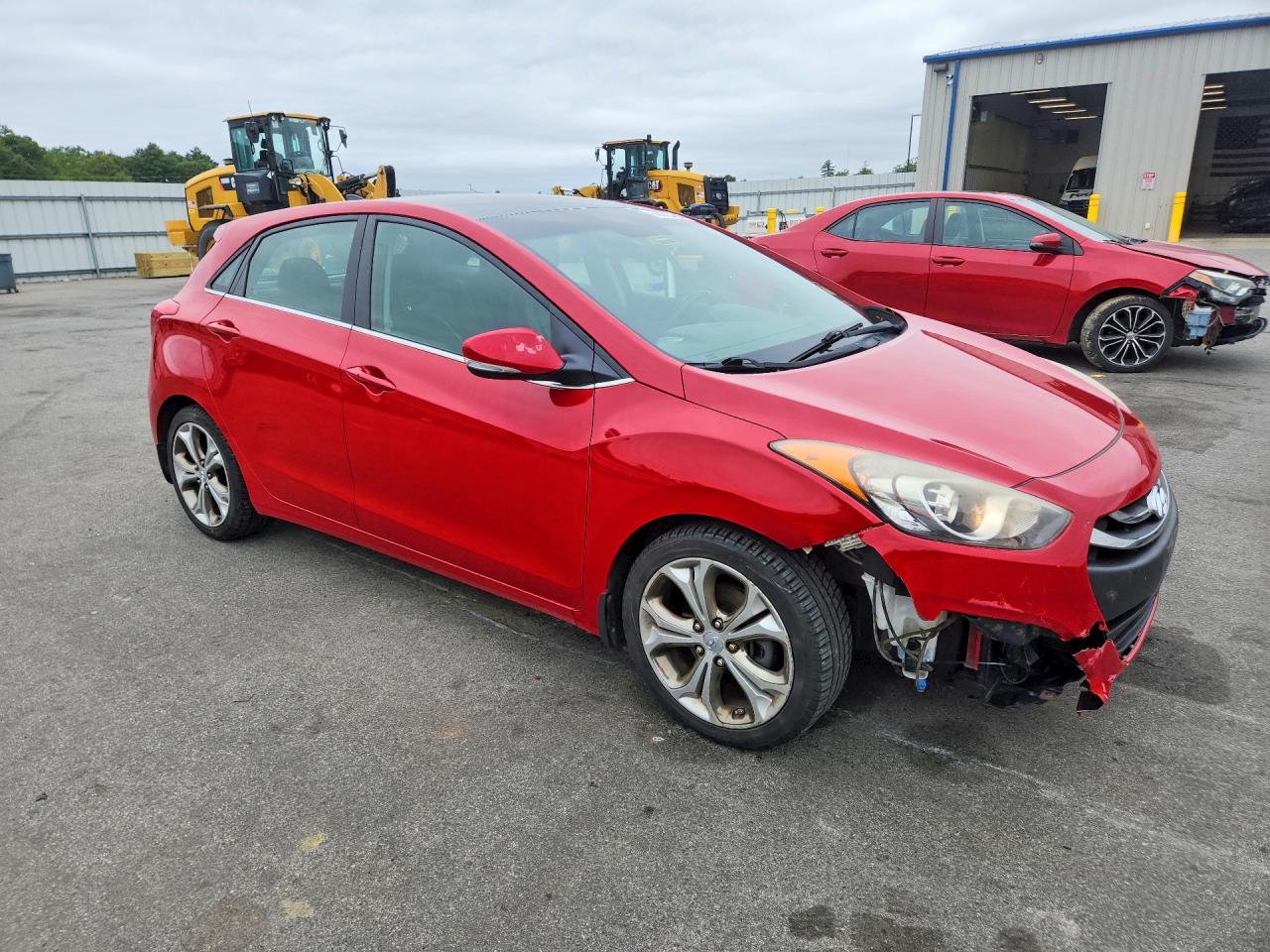 2013 Hyundai Elantra Gt Base Red vin: KMHD35LE4DU021053