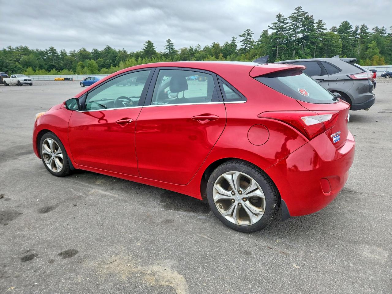 2013 Hyundai Elantra Gt Base Red vin: KMHD35LE4DU021053
