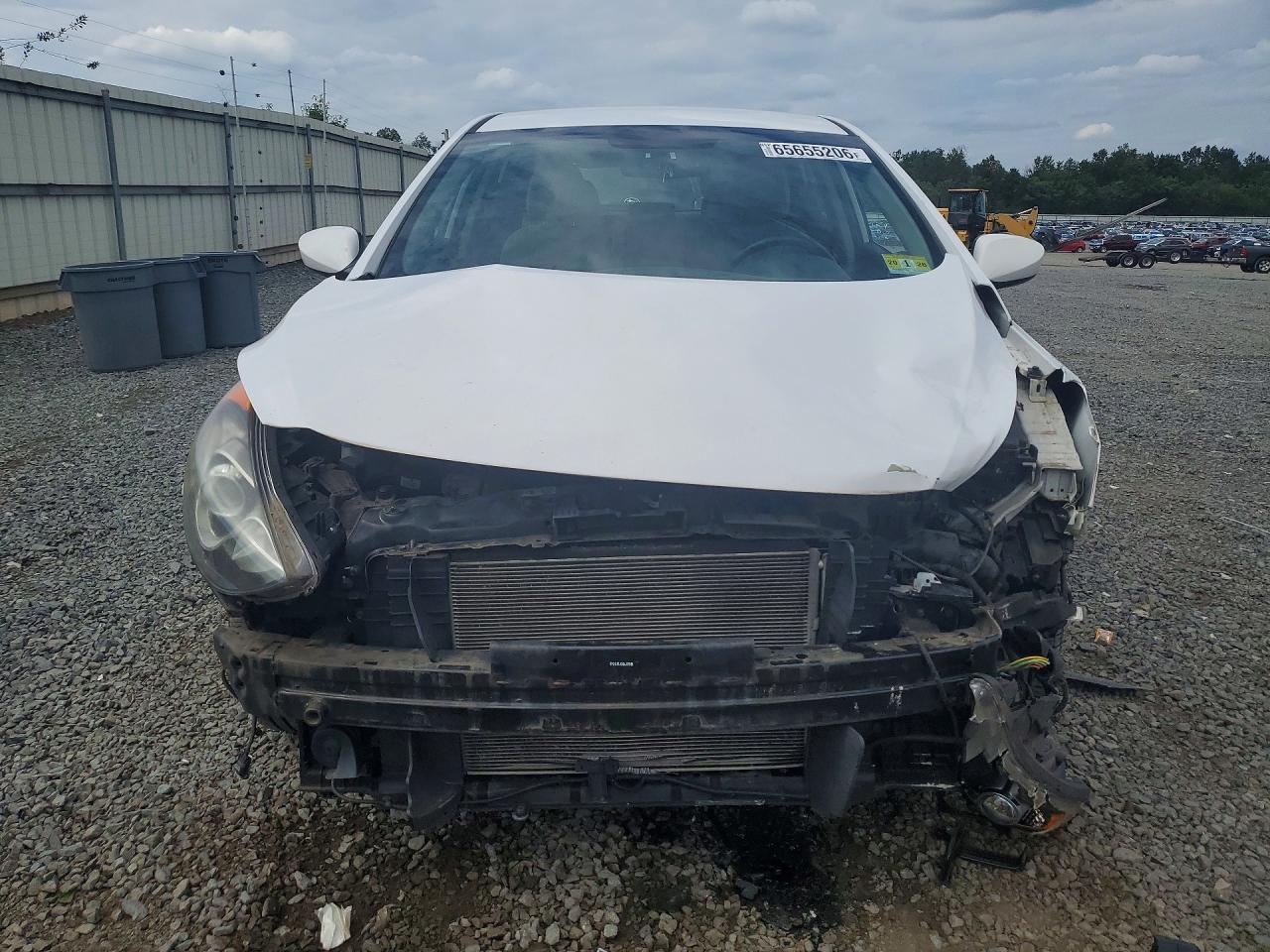 2013 Hyundai Elantra Gt Base White vin: KMHD35LE4DU033767