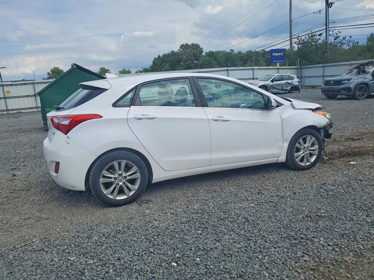 2013 Hyundai Elantra Gt Base White vin: KMHD35LE4DU033767