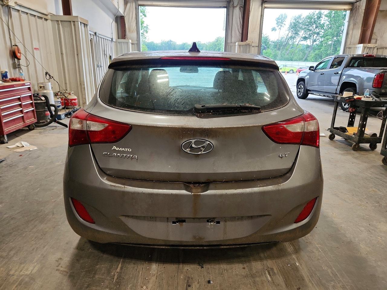 2013 Hyundai Elantra Gt Base Gray vin: KMHD35LE4DU053579