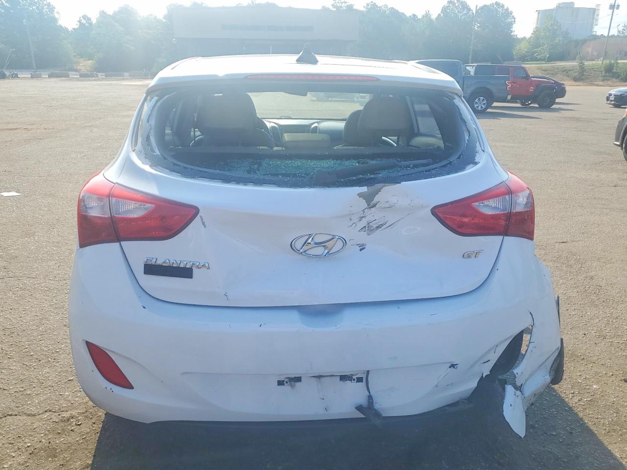 2013 Hyundai Elantra Gt Base Белый vin: KMHD35LE4DU055154