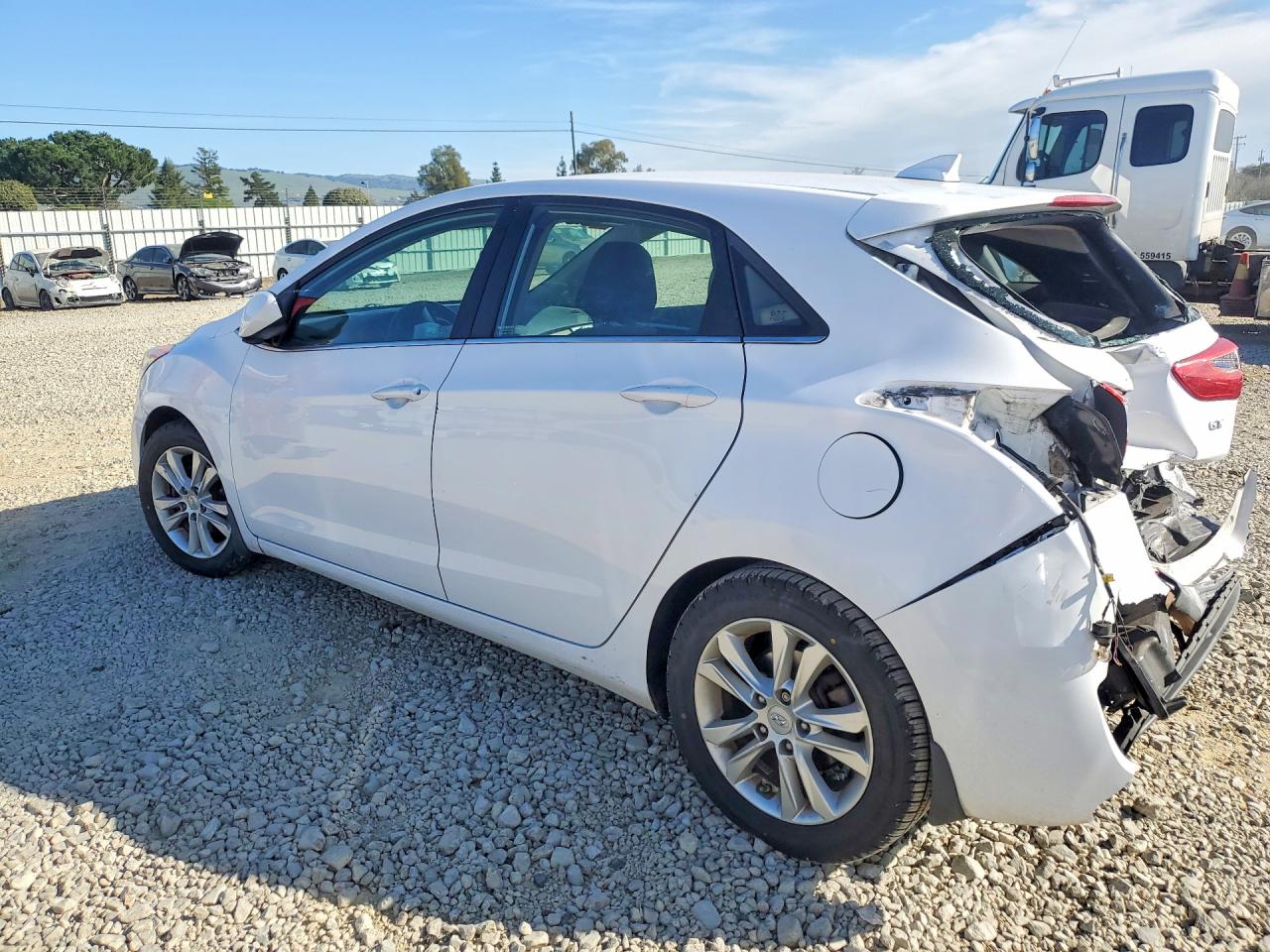 2013 Hyundai Elantra Gt White vin: KMHD35LE4DU076215