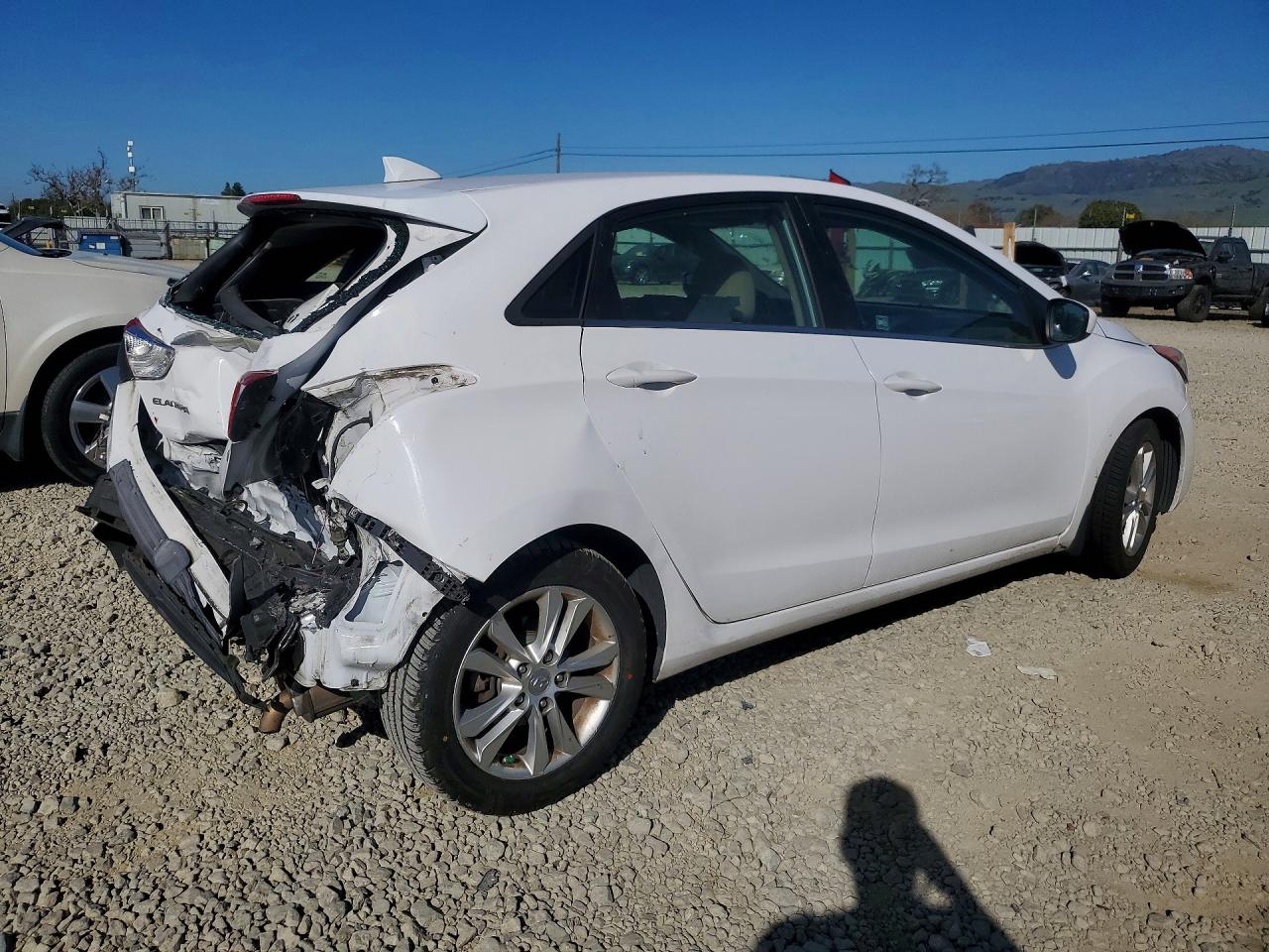 2013 Hyundai Elantra Gt White vin: KMHD35LE4DU076215