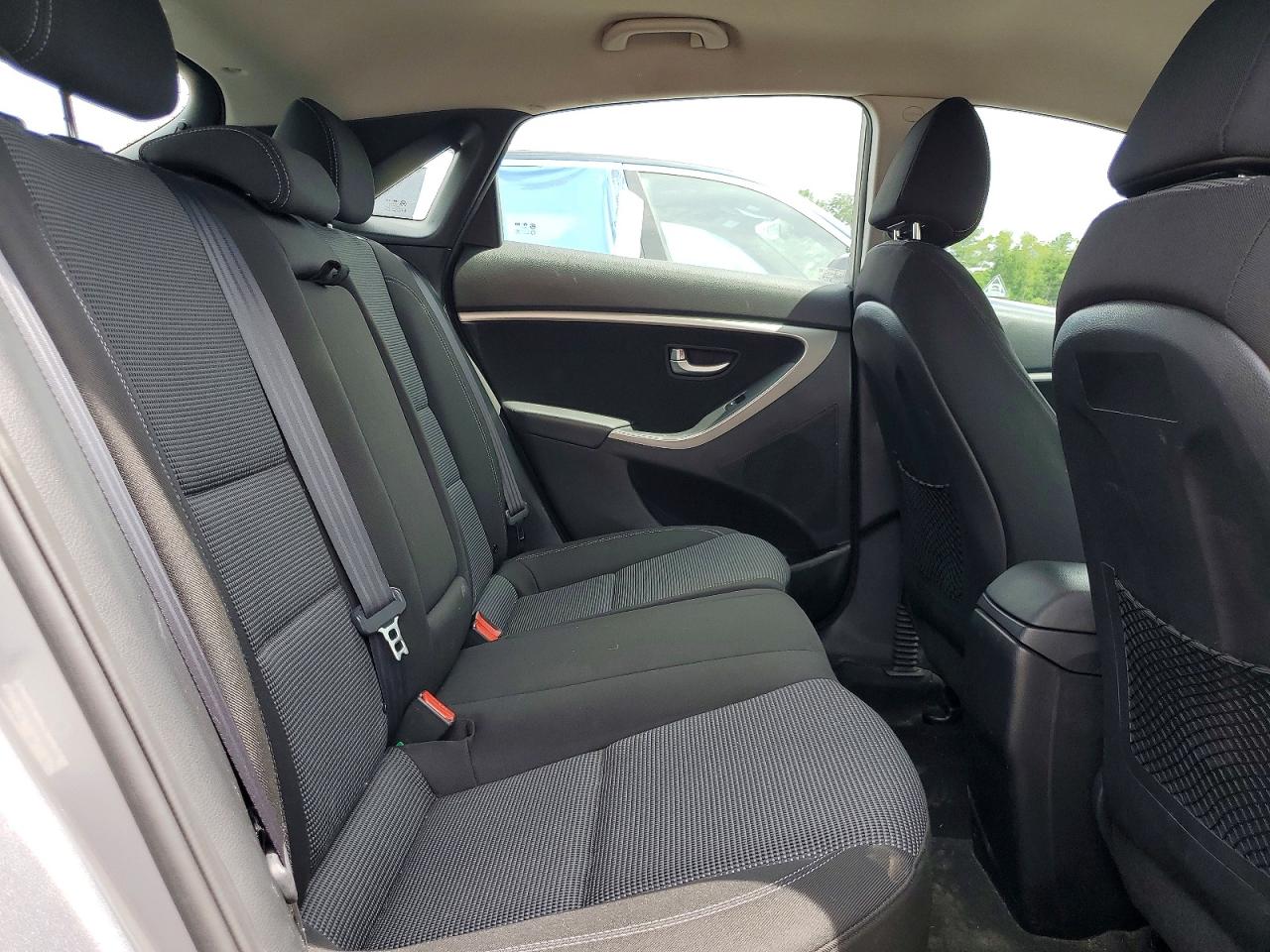 2013 Hyundai Elantra Gt Base Silver vin: KMHD35LE4DU082371