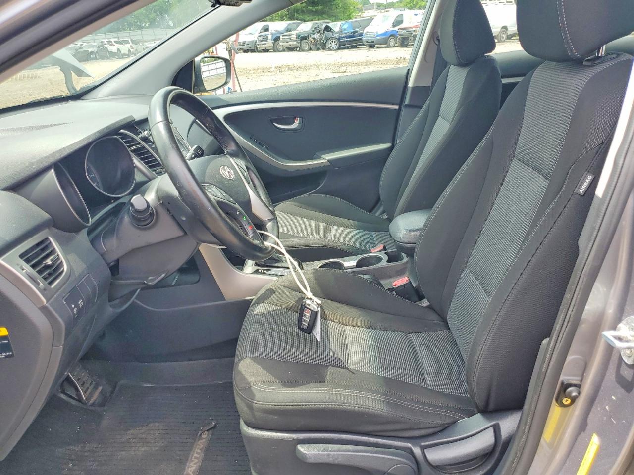 2013 Hyundai Elantra Gt Base Silver vin: KMHD35LE4DU082371