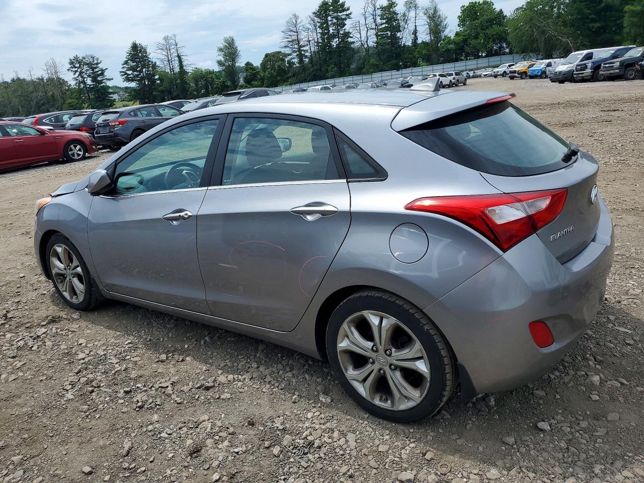 2013 Hyundai Elantra Gt Base Silver vin: KMHD35LE4DU082371