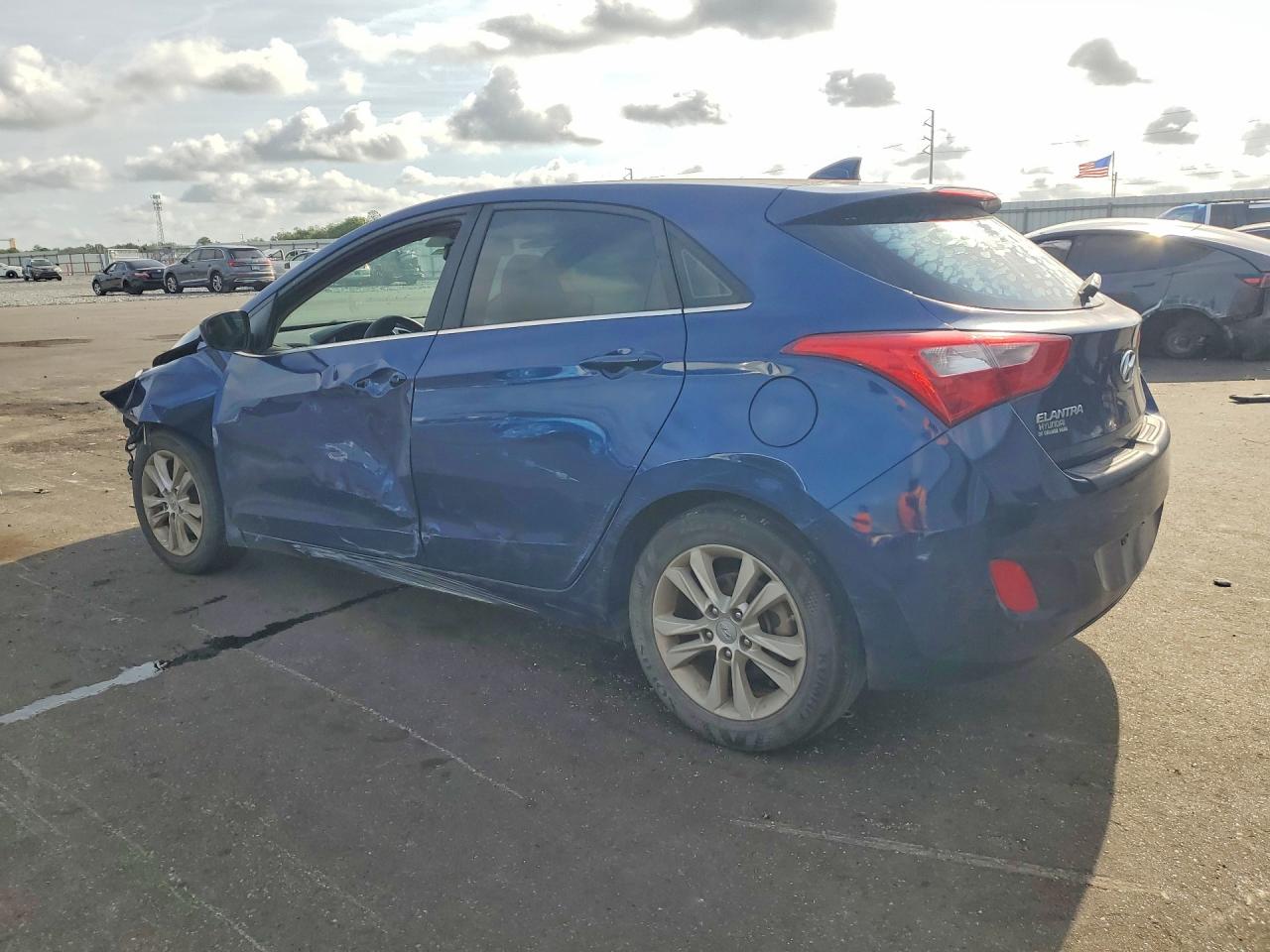 2013 Hyundai Elantra Gt Base Blue vin: KMHD35LE4DU088333