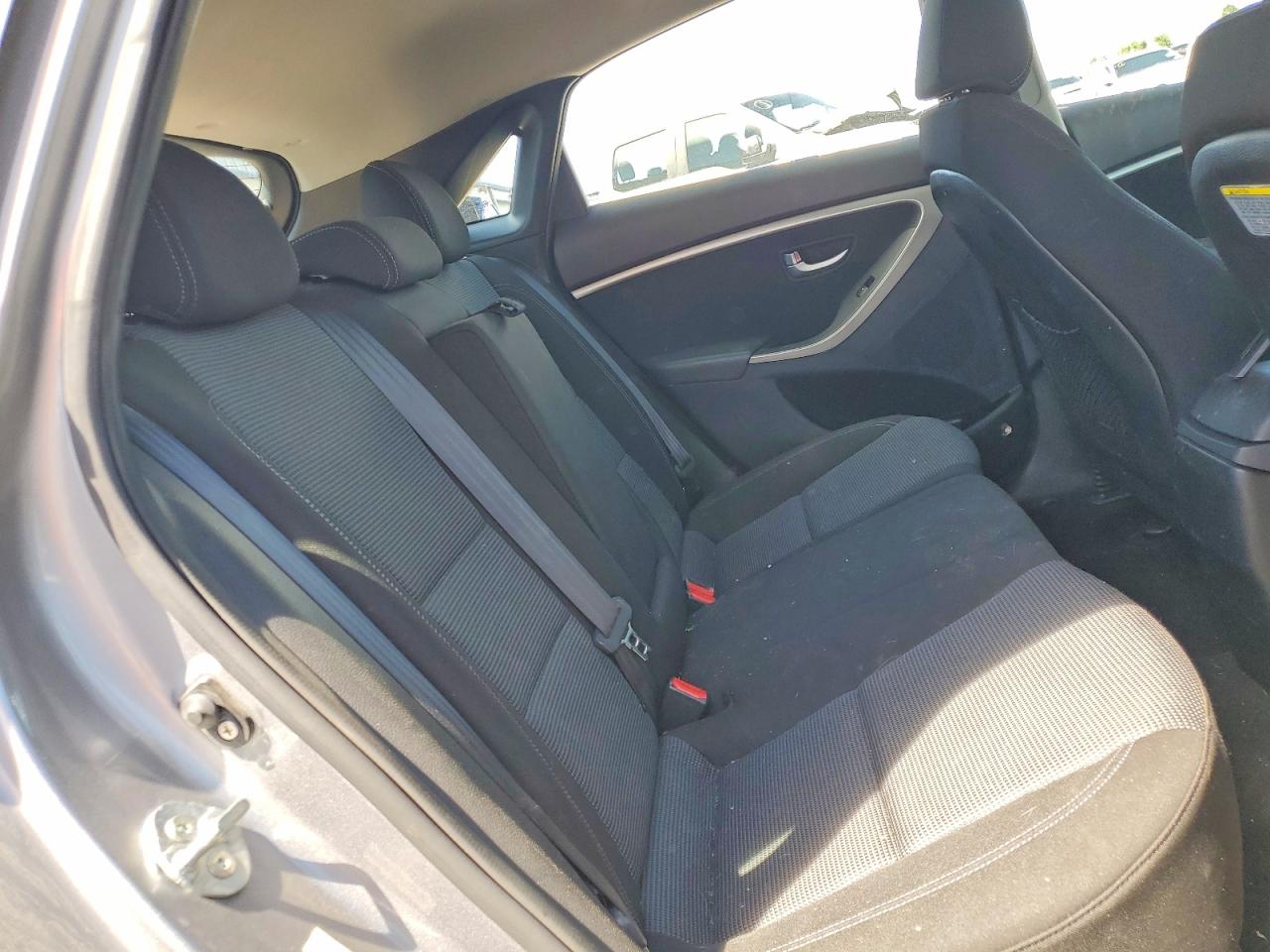 2013 Hyundai Elantra Gt Base Gray vin: KMHD35LE4DU091118