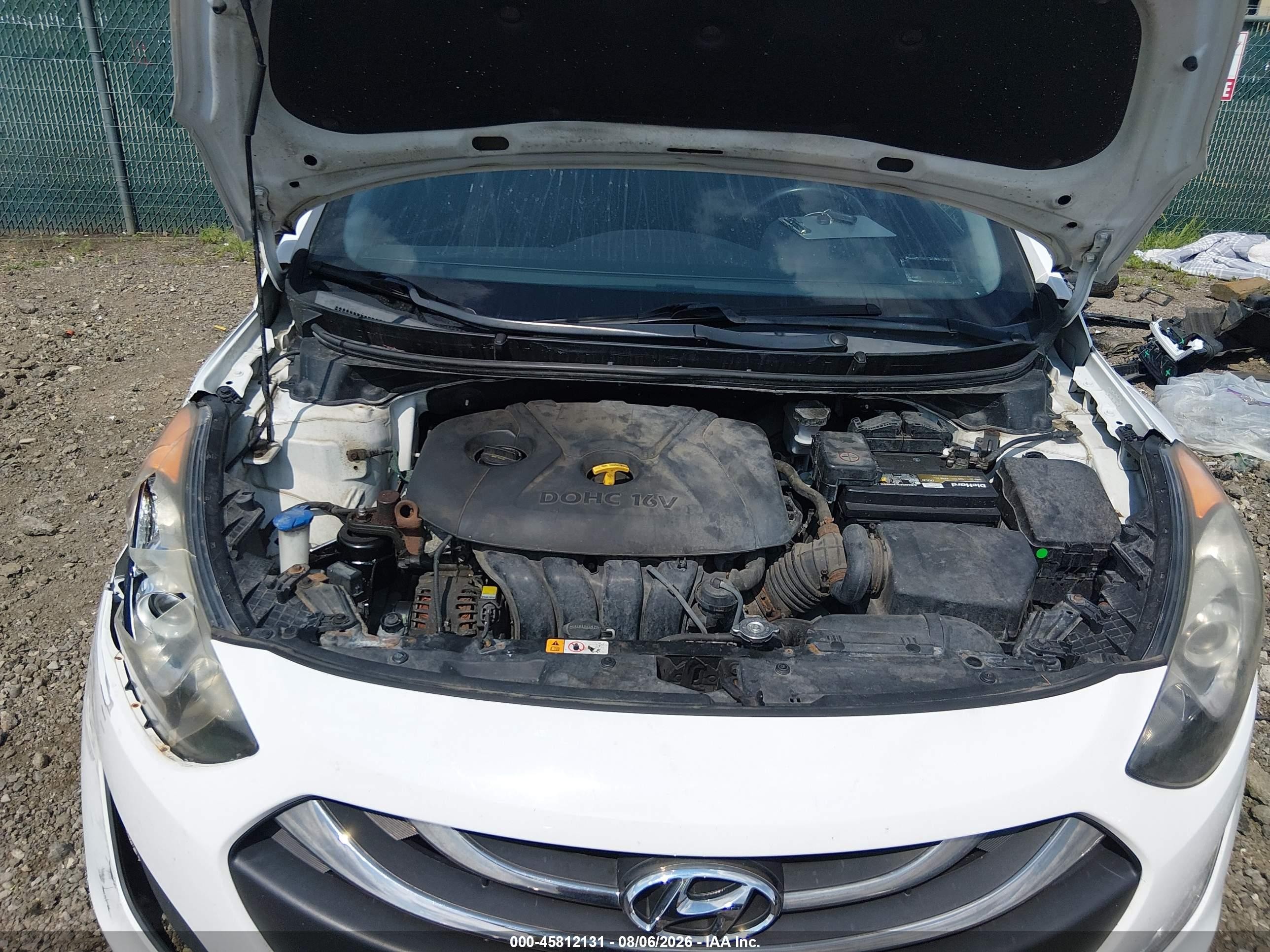 2013 Hyundai Elantra Gt White vin: KMHD35LE4DU095931