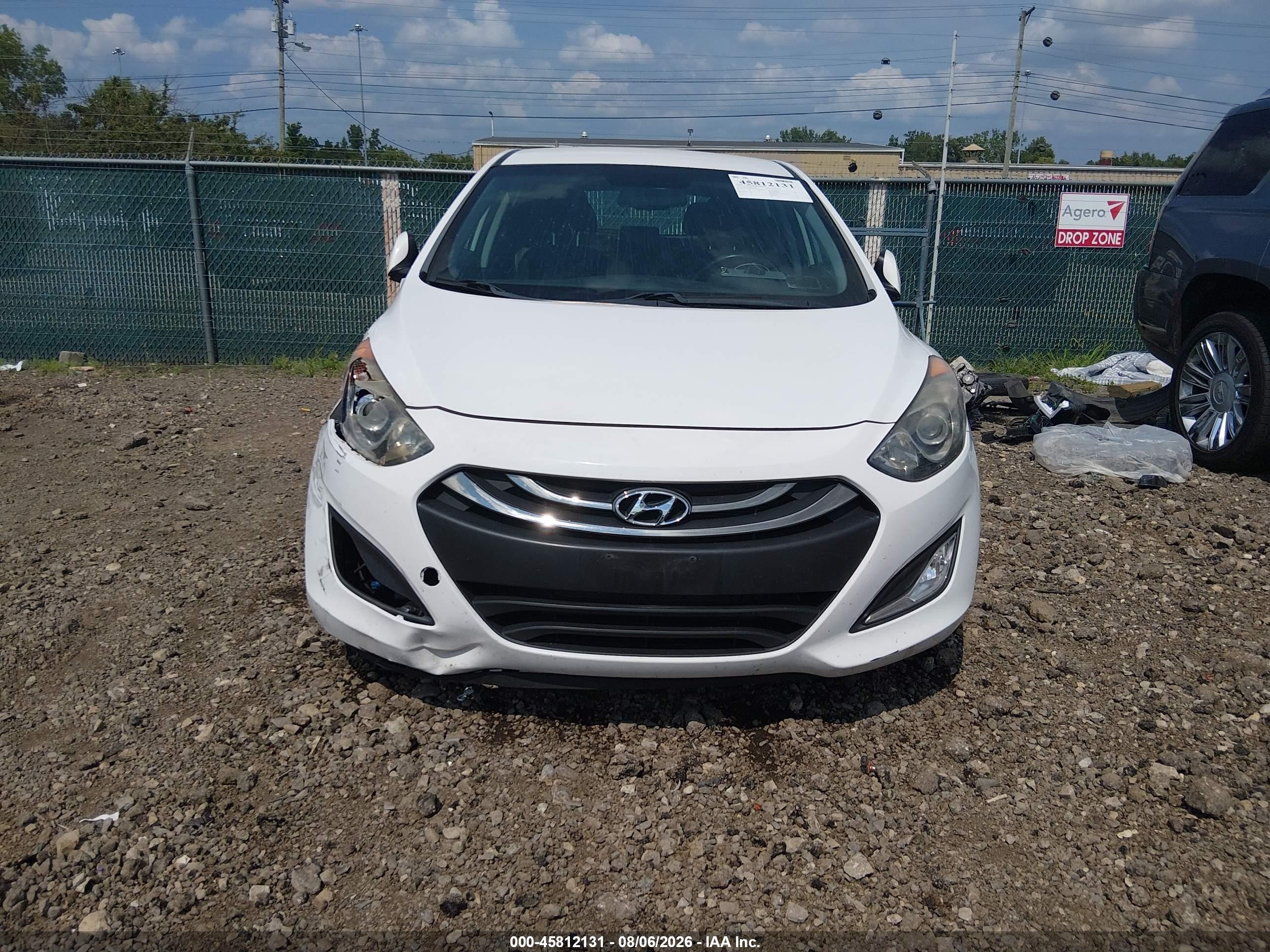 2013 Hyundai Elantra Gt White vin: KMHD35LE4DU095931