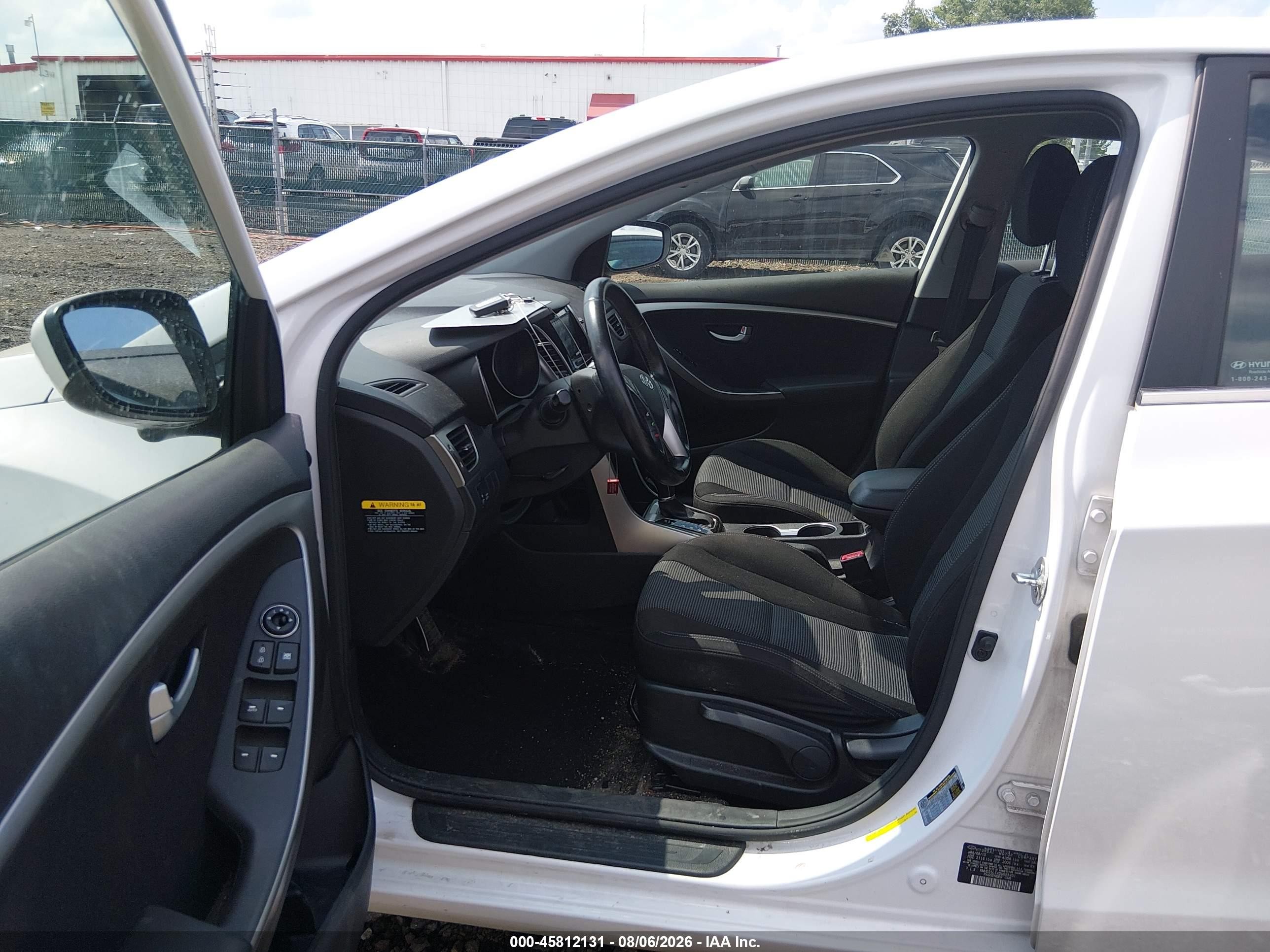 2013 Hyundai Elantra Gt White vin: KMHD35LE4DU095931