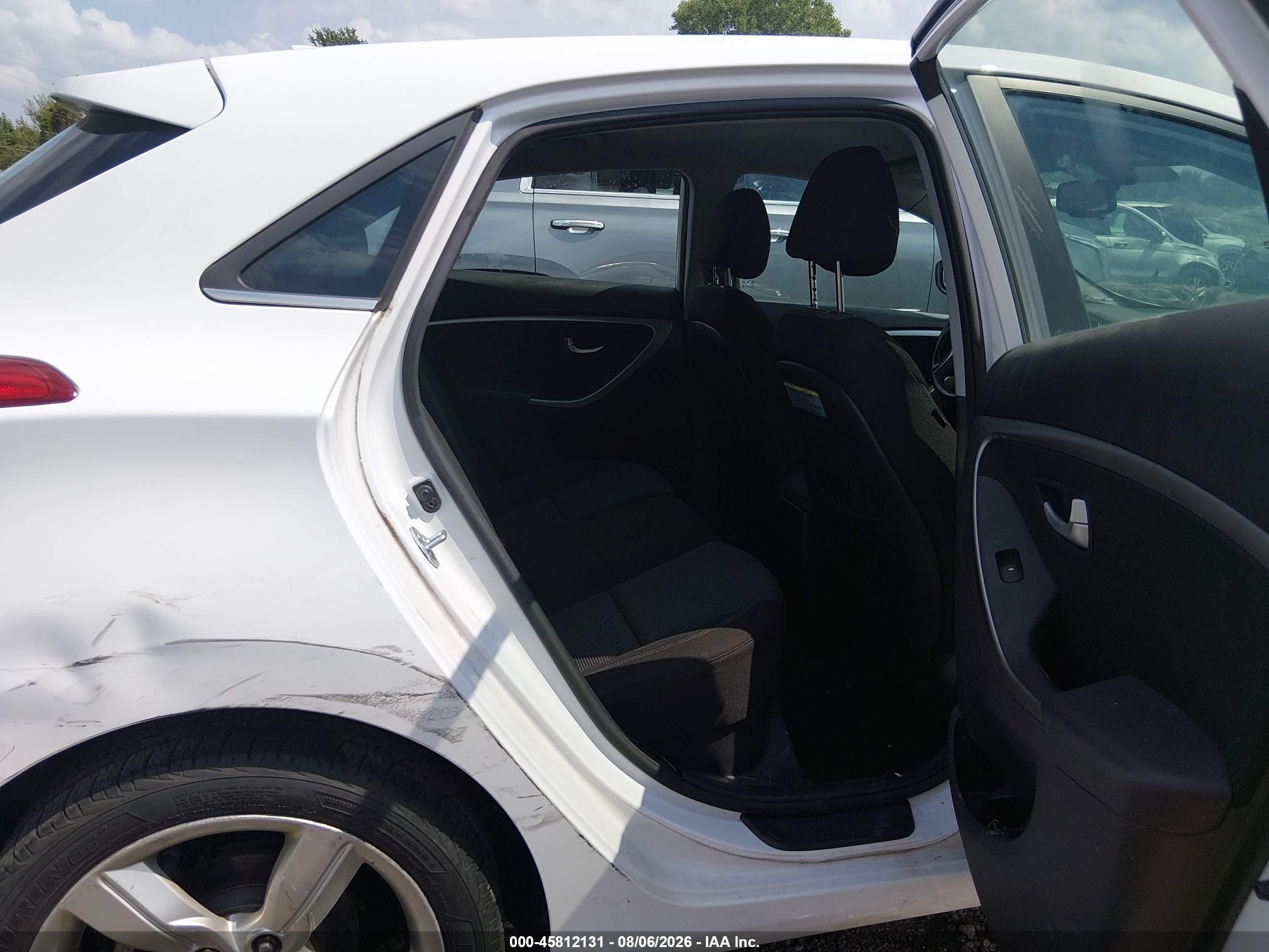 2013 Hyundai Elantra Gt White vin: KMHD35LE4DU095931