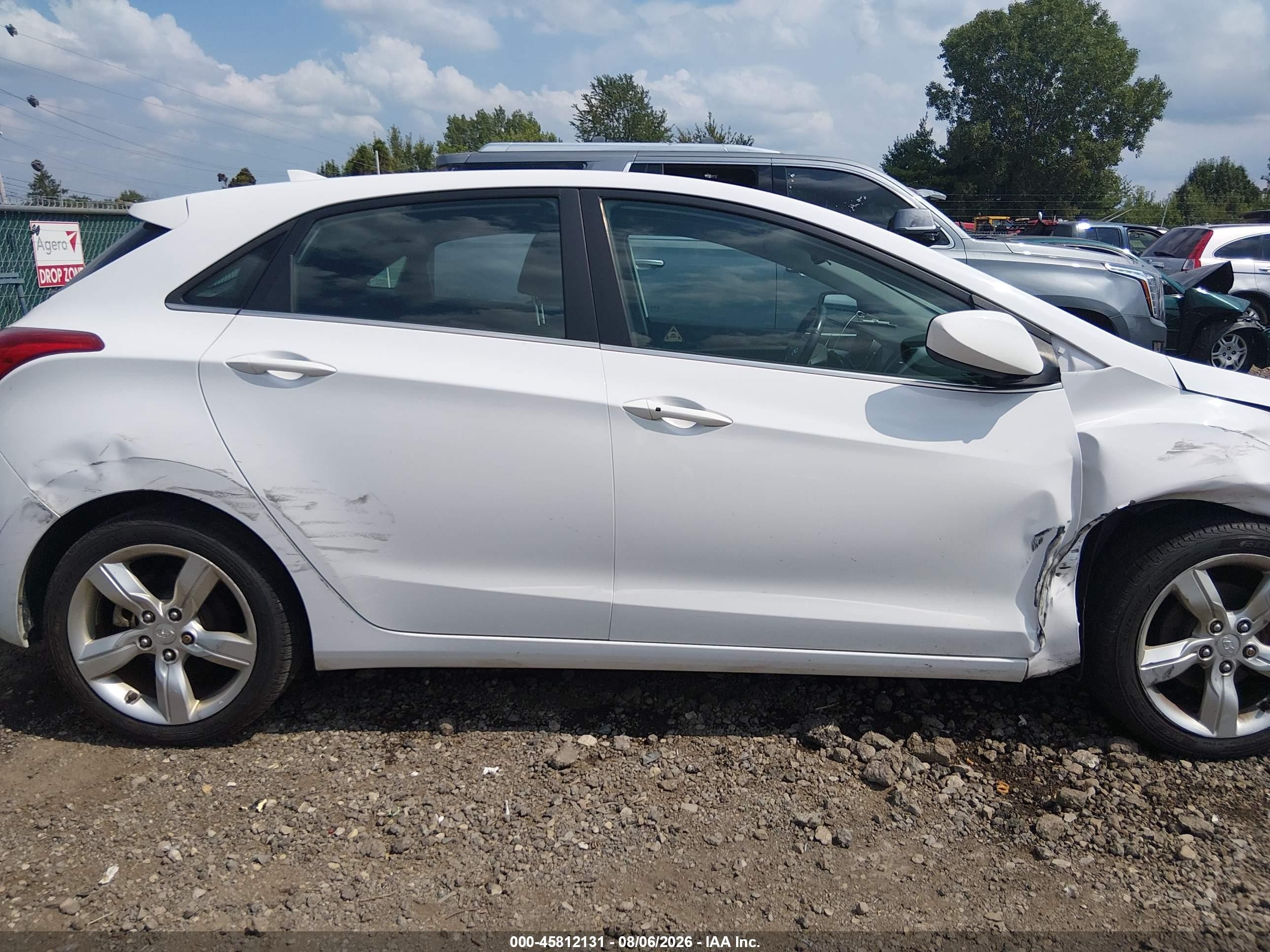 2013 Hyundai Elantra Gt White vin: KMHD35LE4DU095931