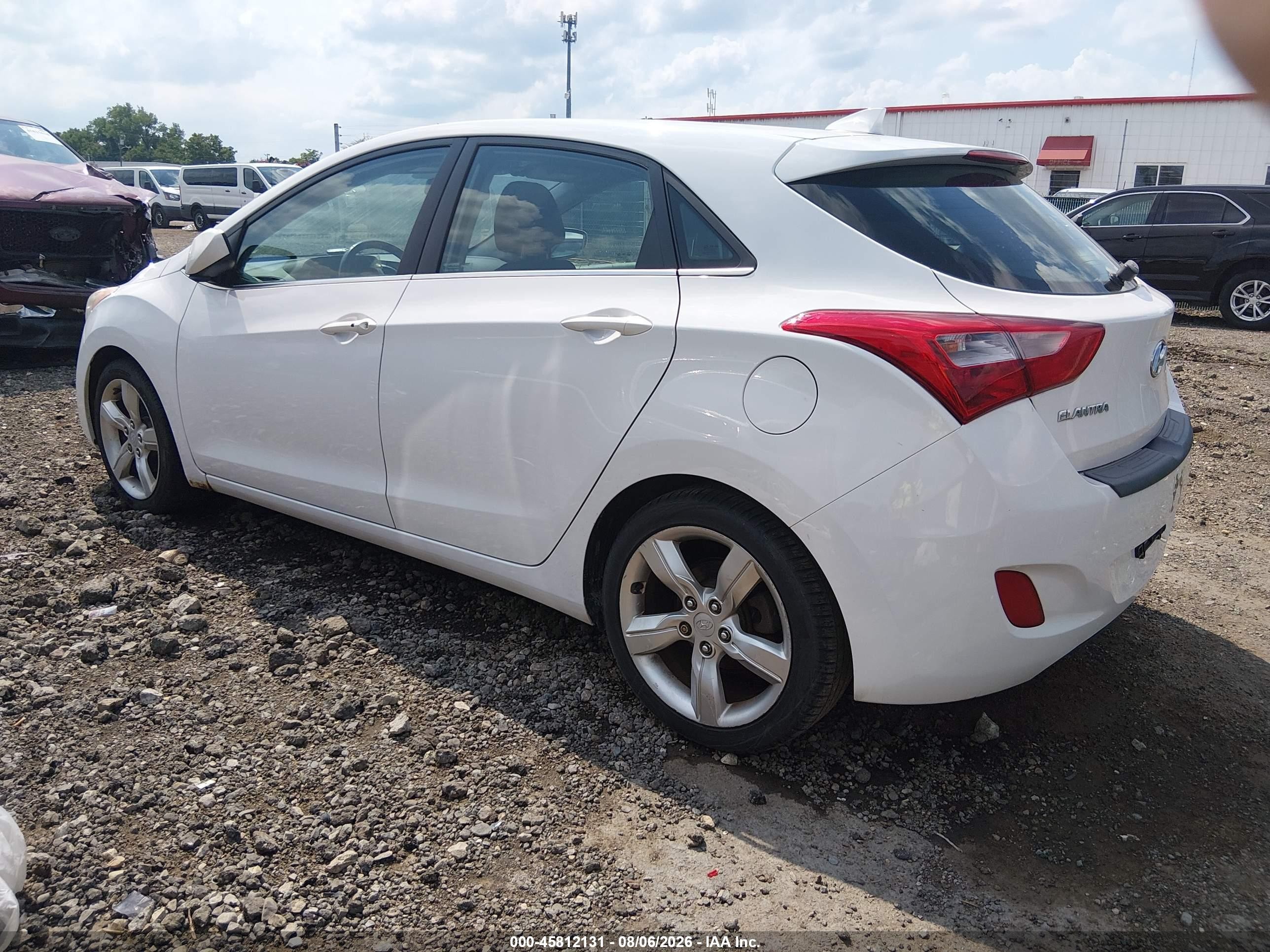 2013 Hyundai Elantra Gt White vin: KMHD35LE4DU095931
