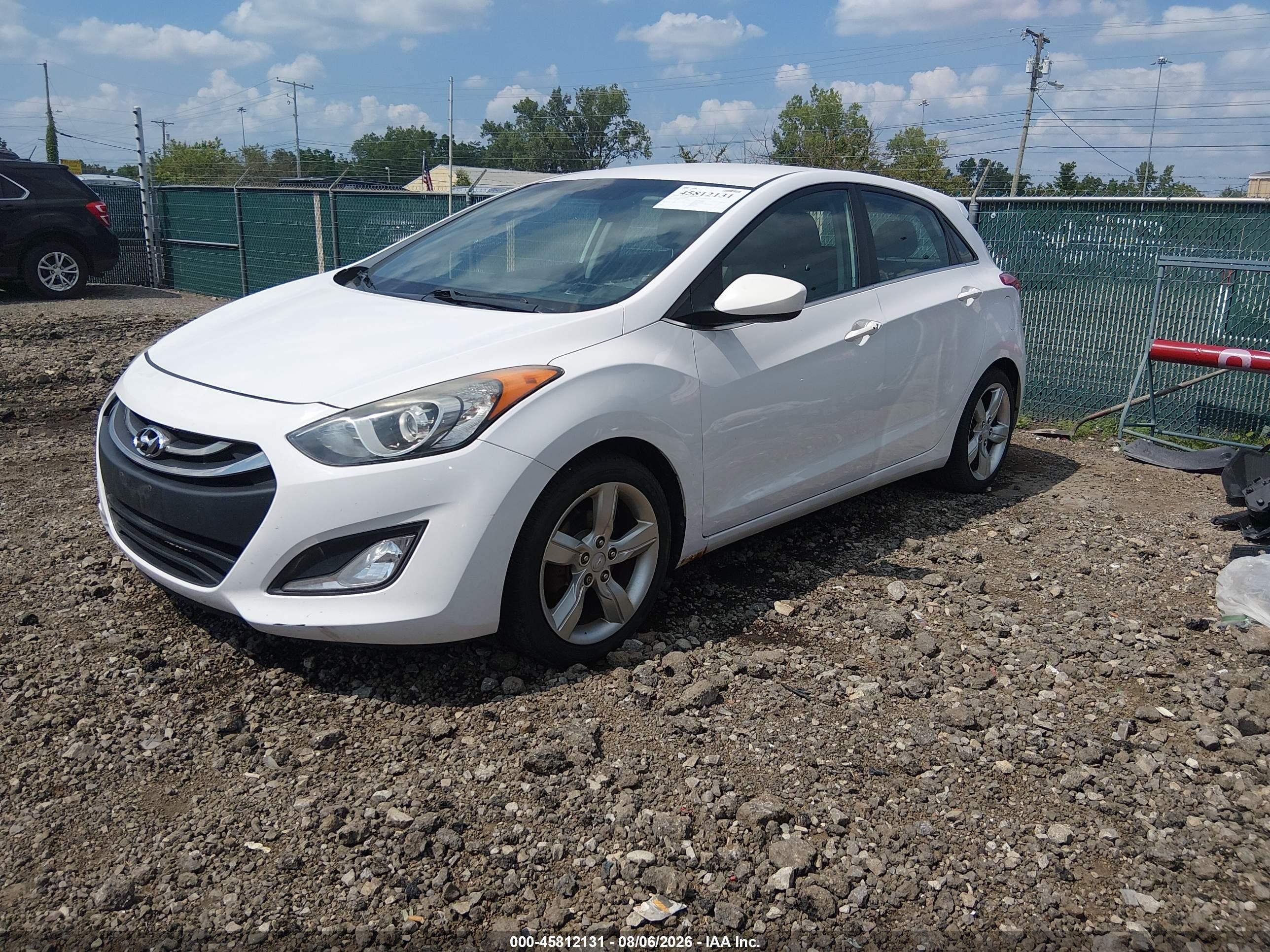 2013 Hyundai Elantra Gt White vin: KMHD35LE4DU095931
