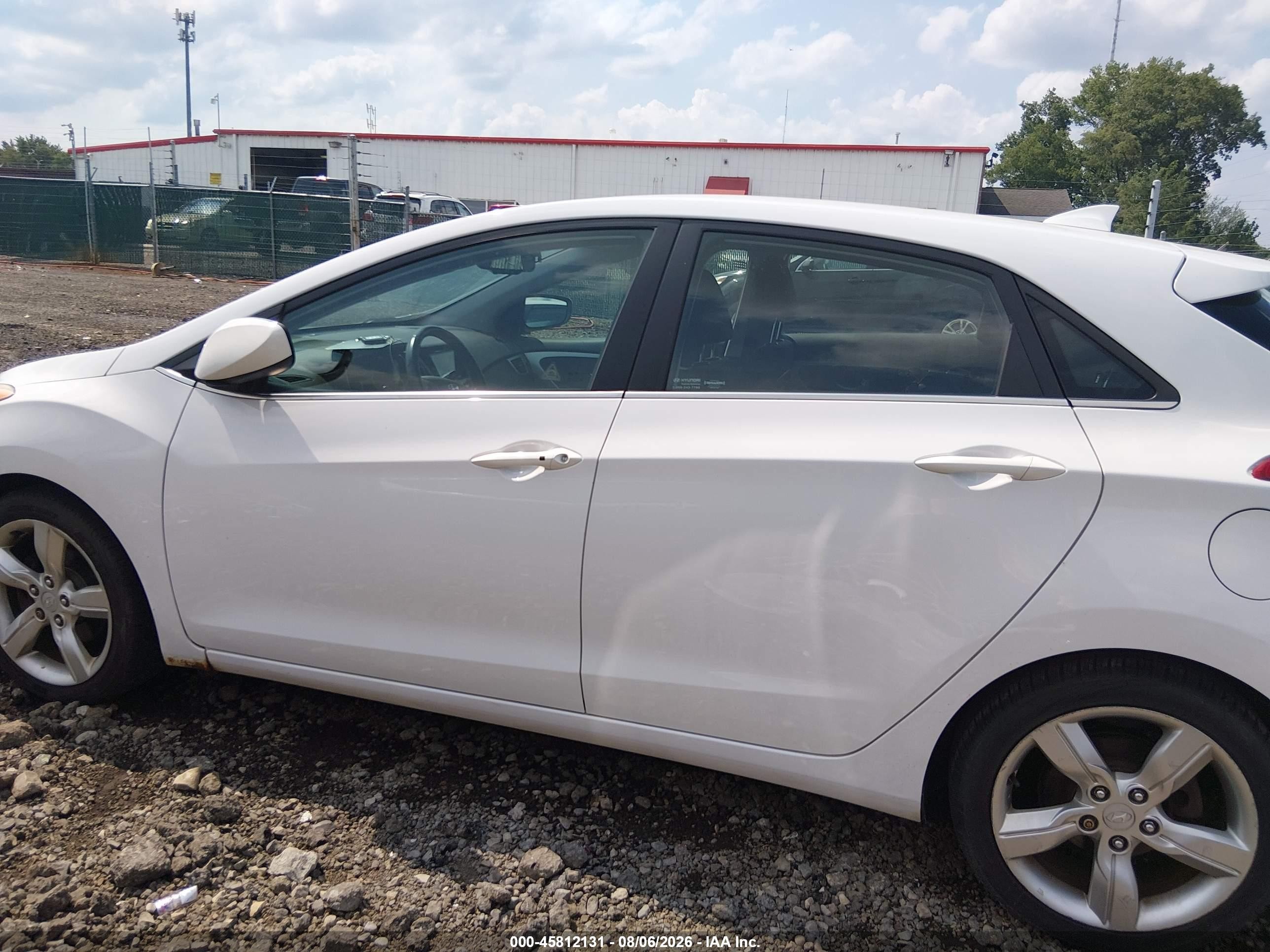2013 Hyundai Elantra Gt White vin: KMHD35LE4DU095931