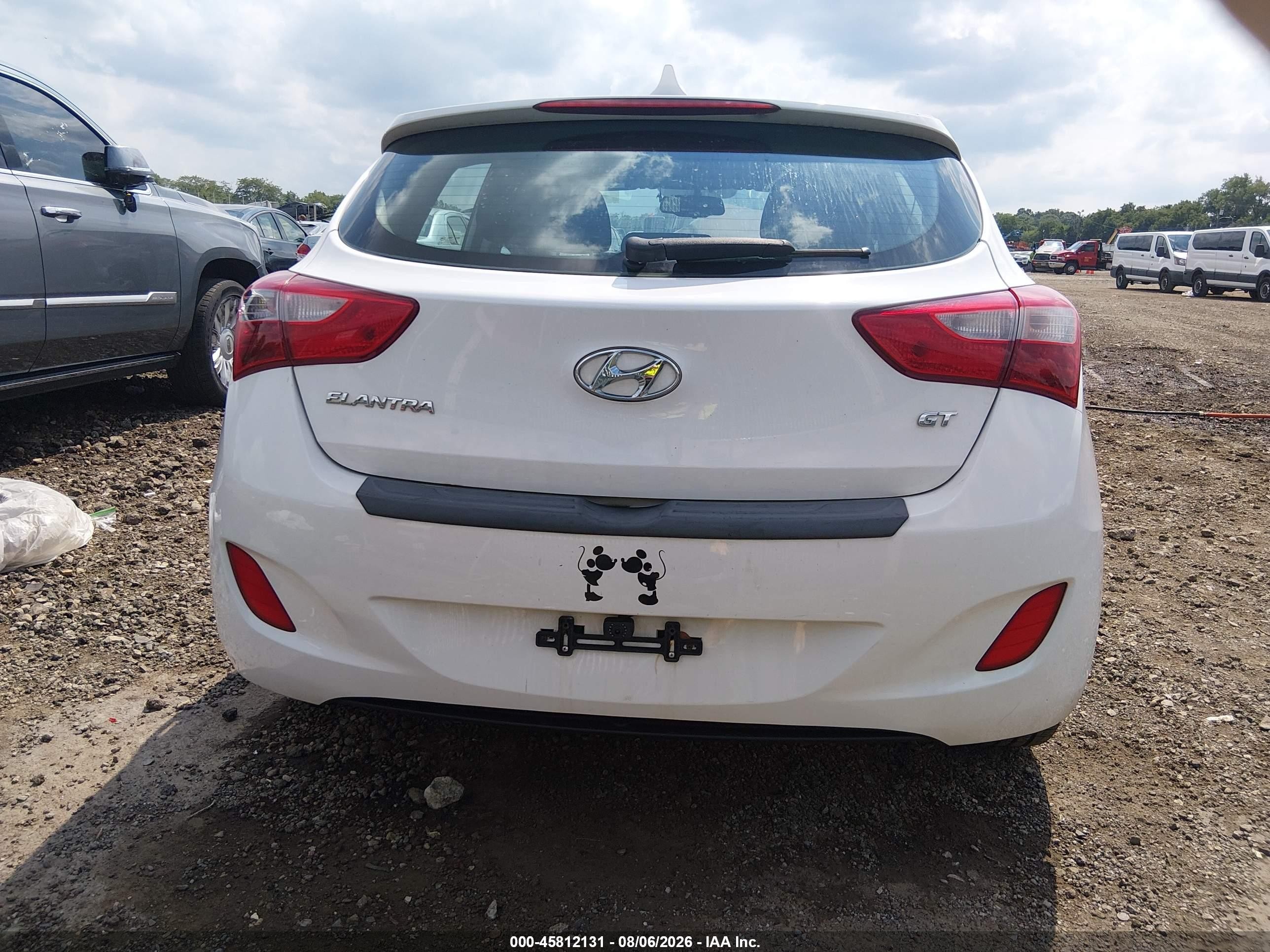 2013 Hyundai Elantra Gt White vin: KMHD35LE4DU095931
