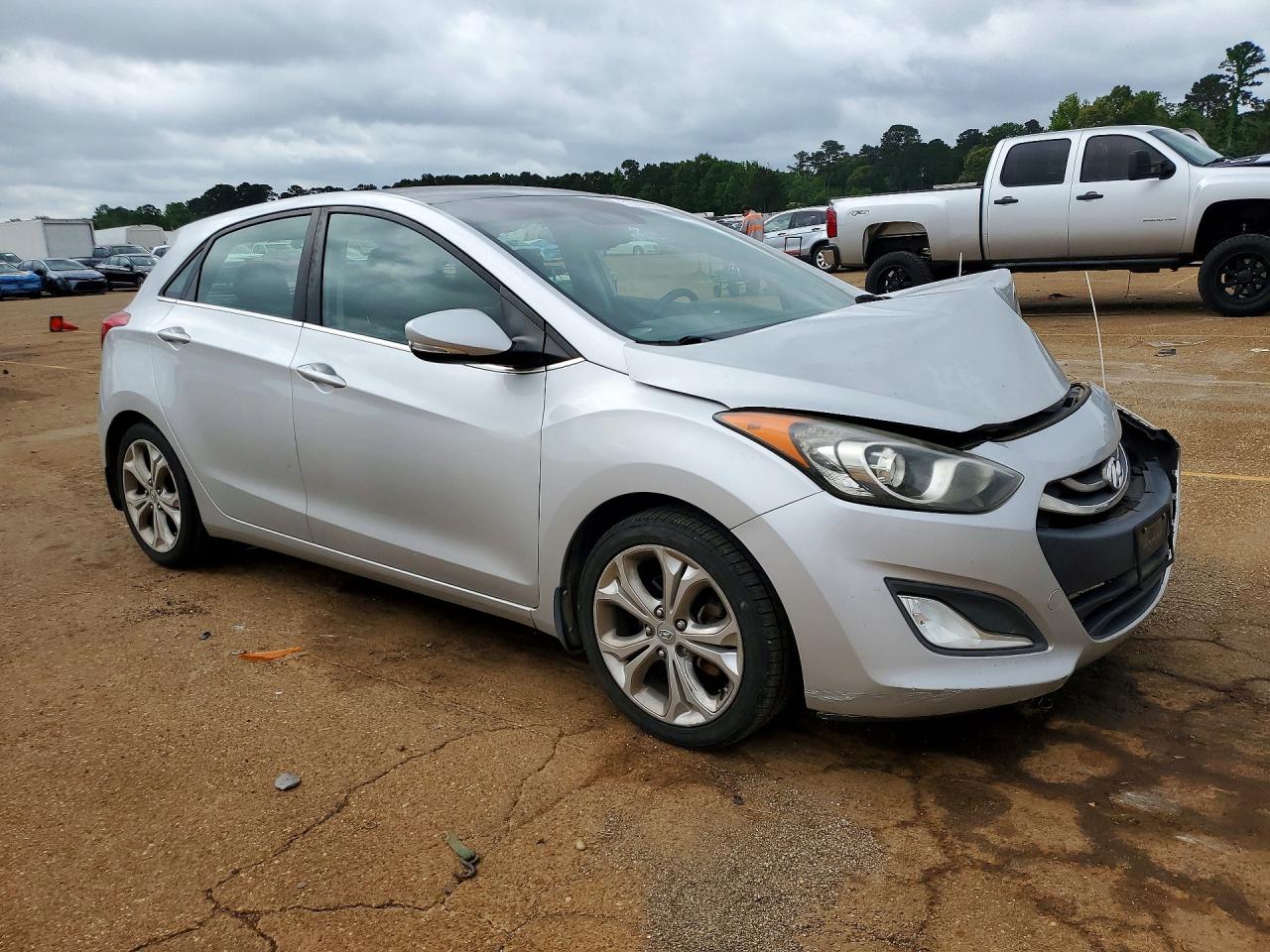 2013 Hyundai Elantra Gt Base Silver vin: KMHD35LE4DU097419