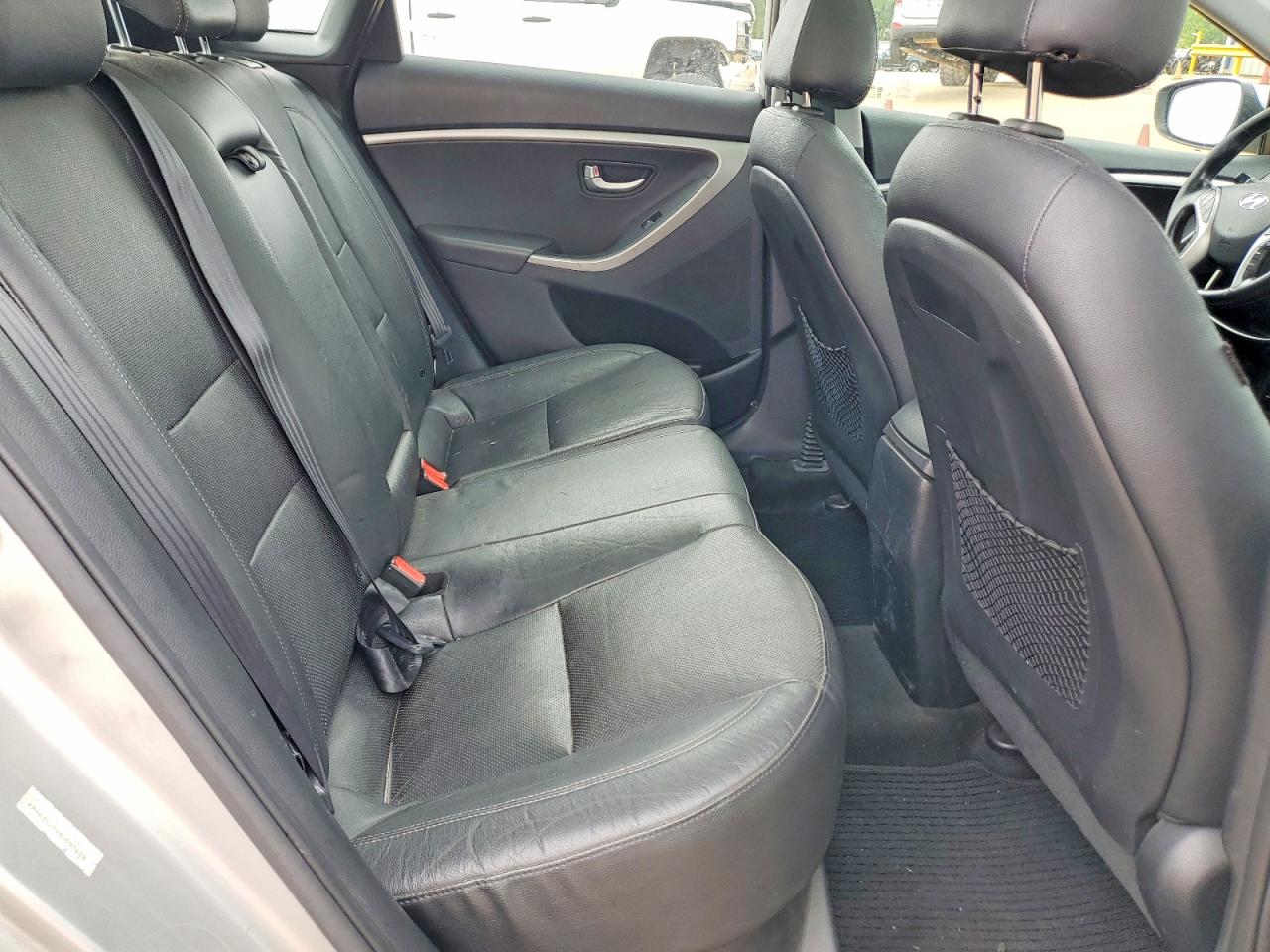 2013 Hyundai Elantra Gt Base Silver vin: KMHD35LE4DU097419