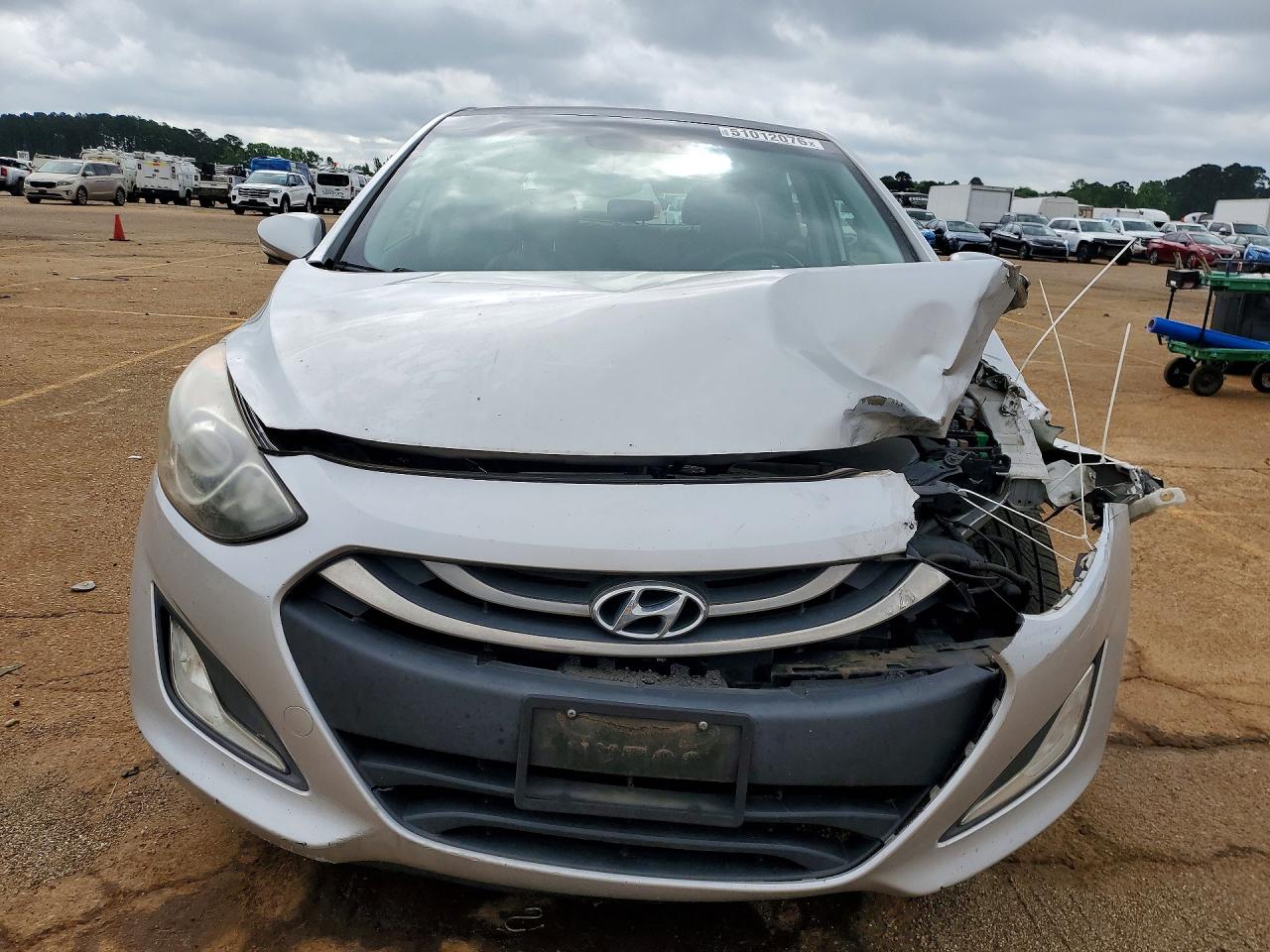 2013 Hyundai Elantra Gt Base Silver vin: KMHD35LE4DU097419