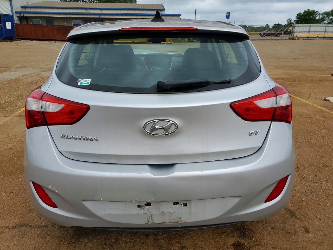 2013 Hyundai Elantra Gt Base Silver vin: KMHD35LE4DU097419
