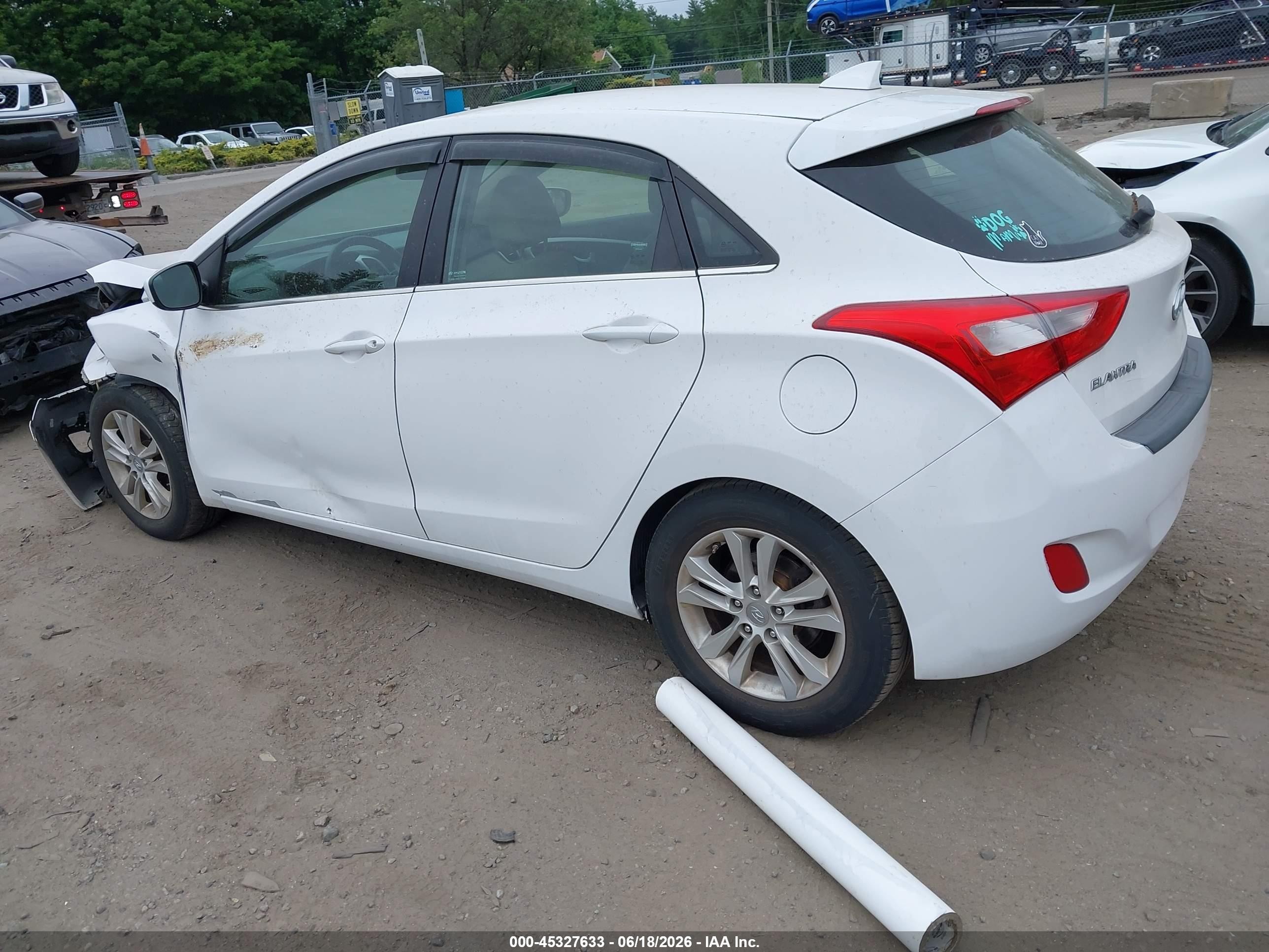 2013 Hyundai Elantra Gt   White vin: KMHD35LE4DU108421