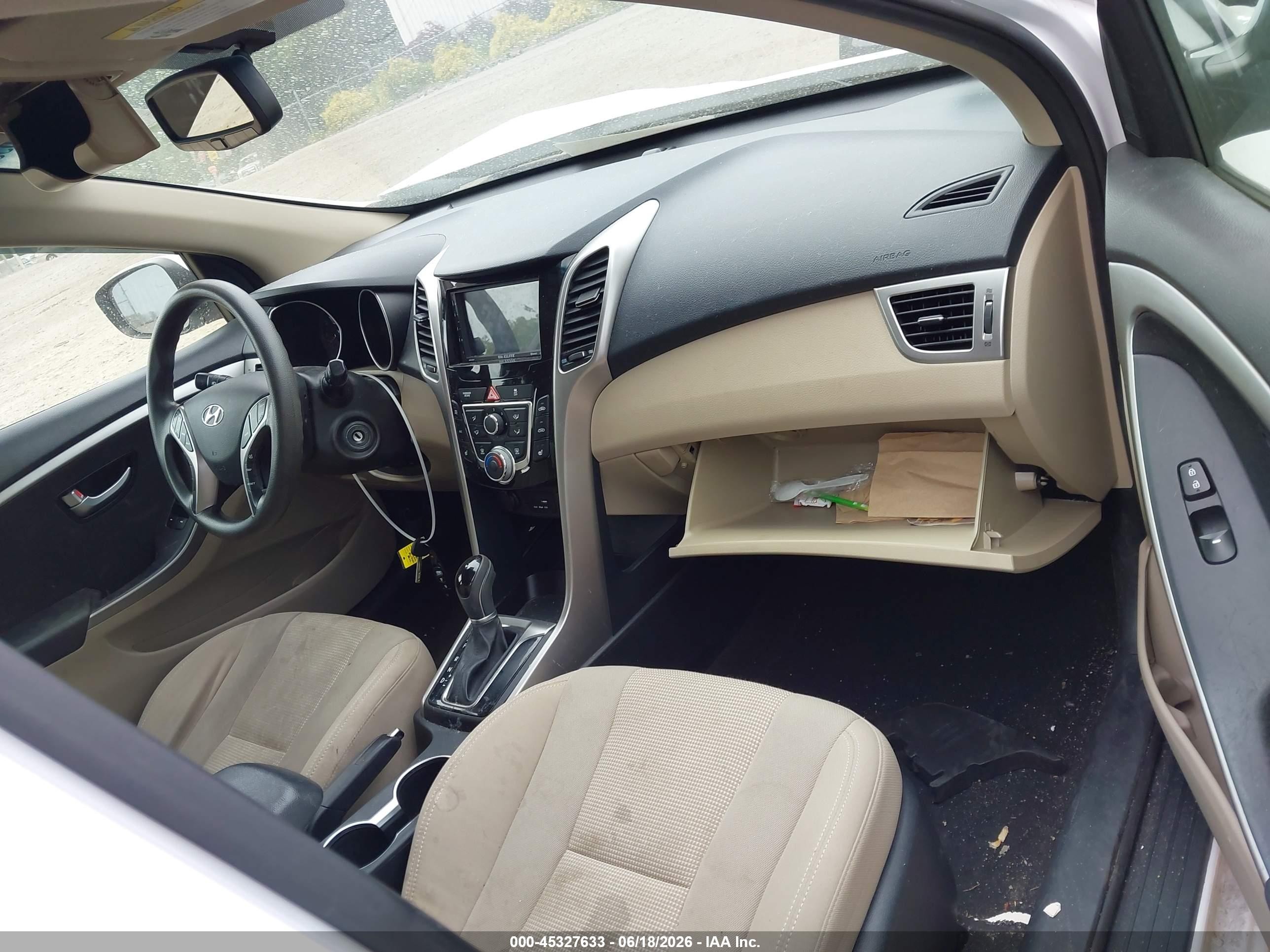 2013 Hyundai Elantra Gt   White vin: KMHD35LE4DU108421