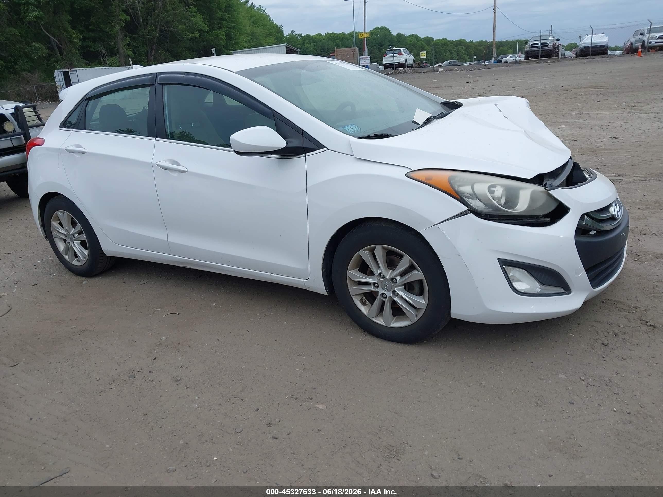 2013 Hyundai Elantra Gt   White vin: KMHD35LE4DU108421