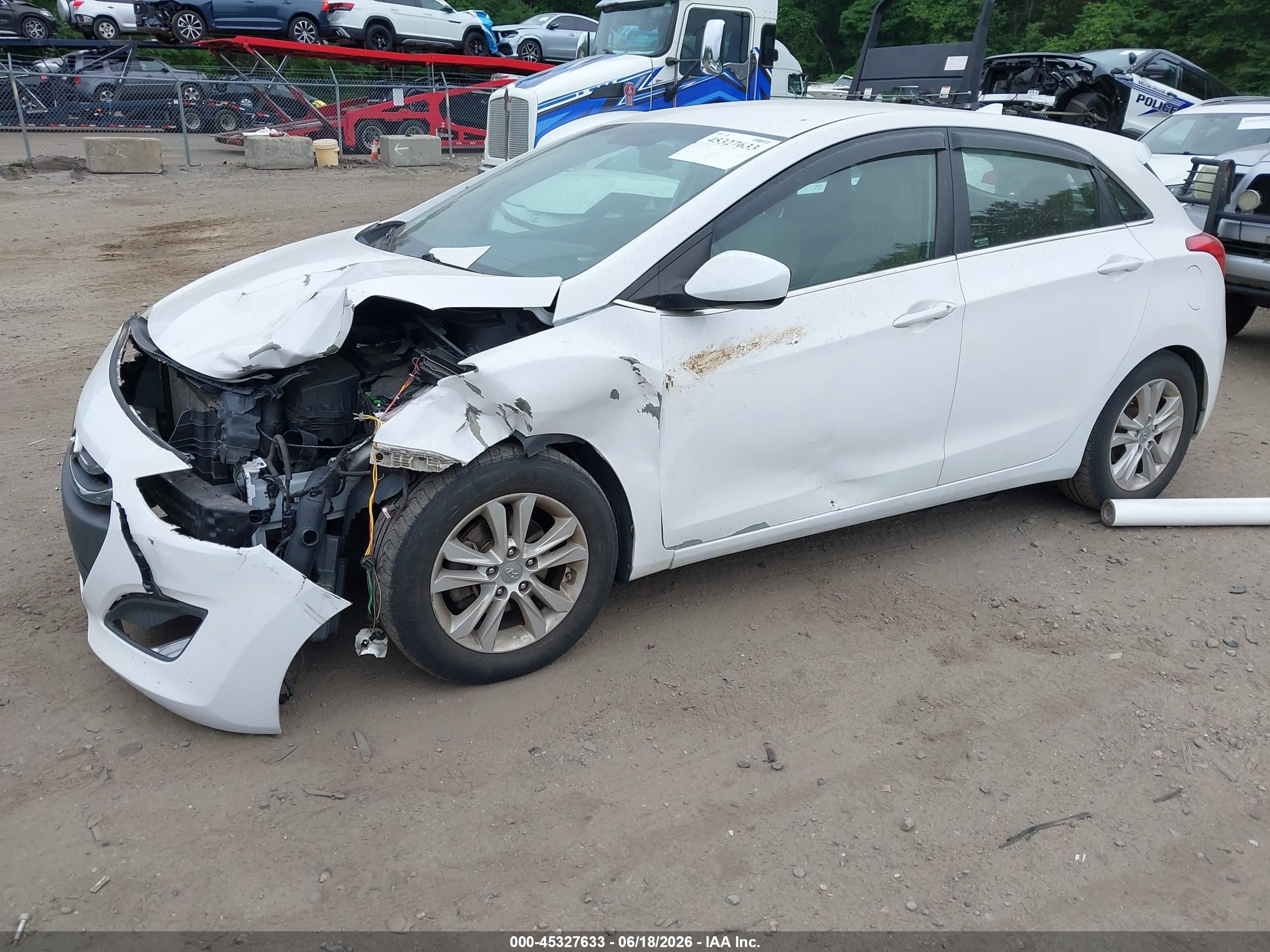 2013 Hyundai Elantra Gt   White vin: KMHD35LE4DU108421
