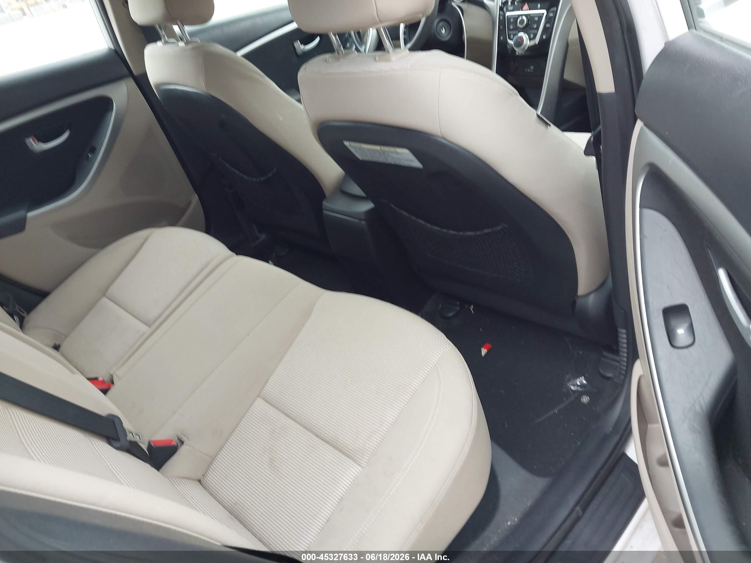 2013 Hyundai Elantra Gt   White vin: KMHD35LE4DU108421