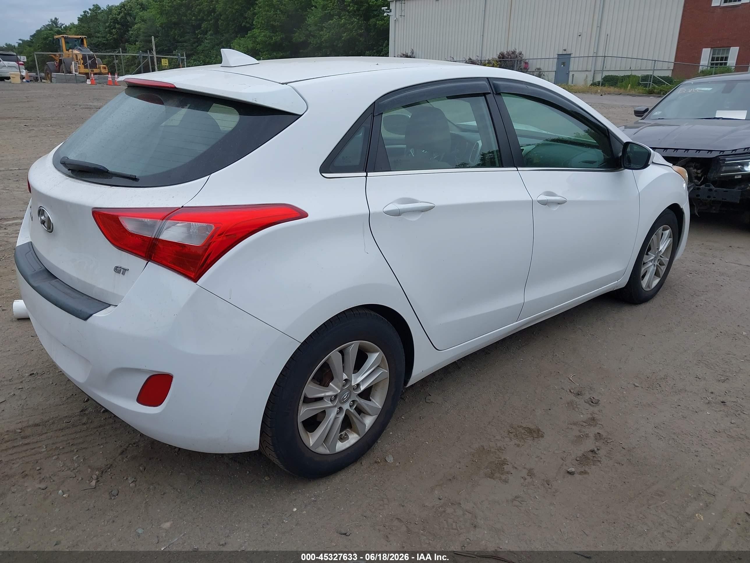 2013 Hyundai Elantra Gt   White vin: KMHD35LE4DU108421
