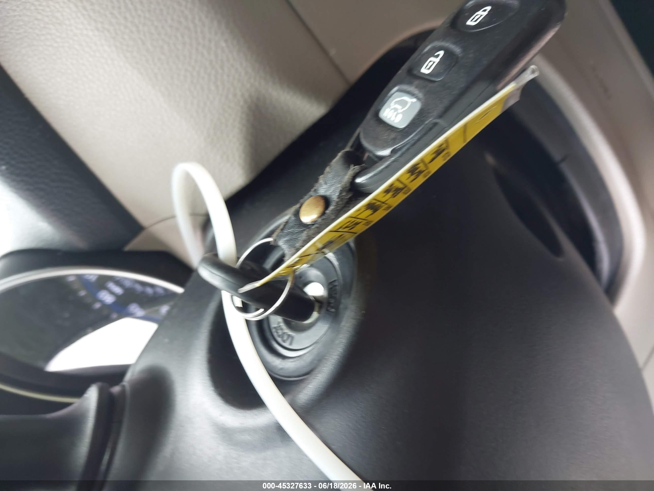 2013 Hyundai Elantra Gt   White vin: KMHD35LE4DU108421